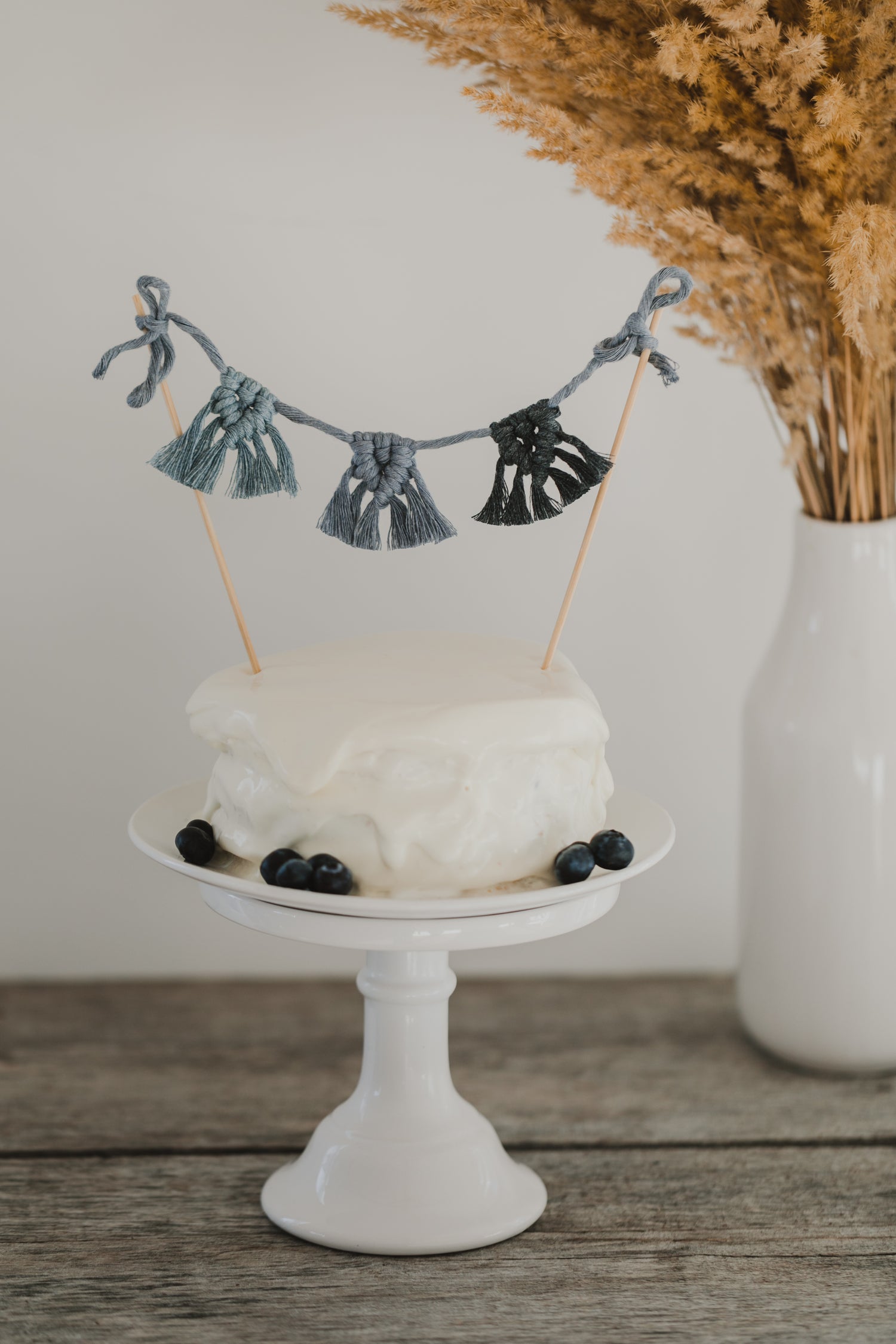 Macrame cake topper in shades of blue
