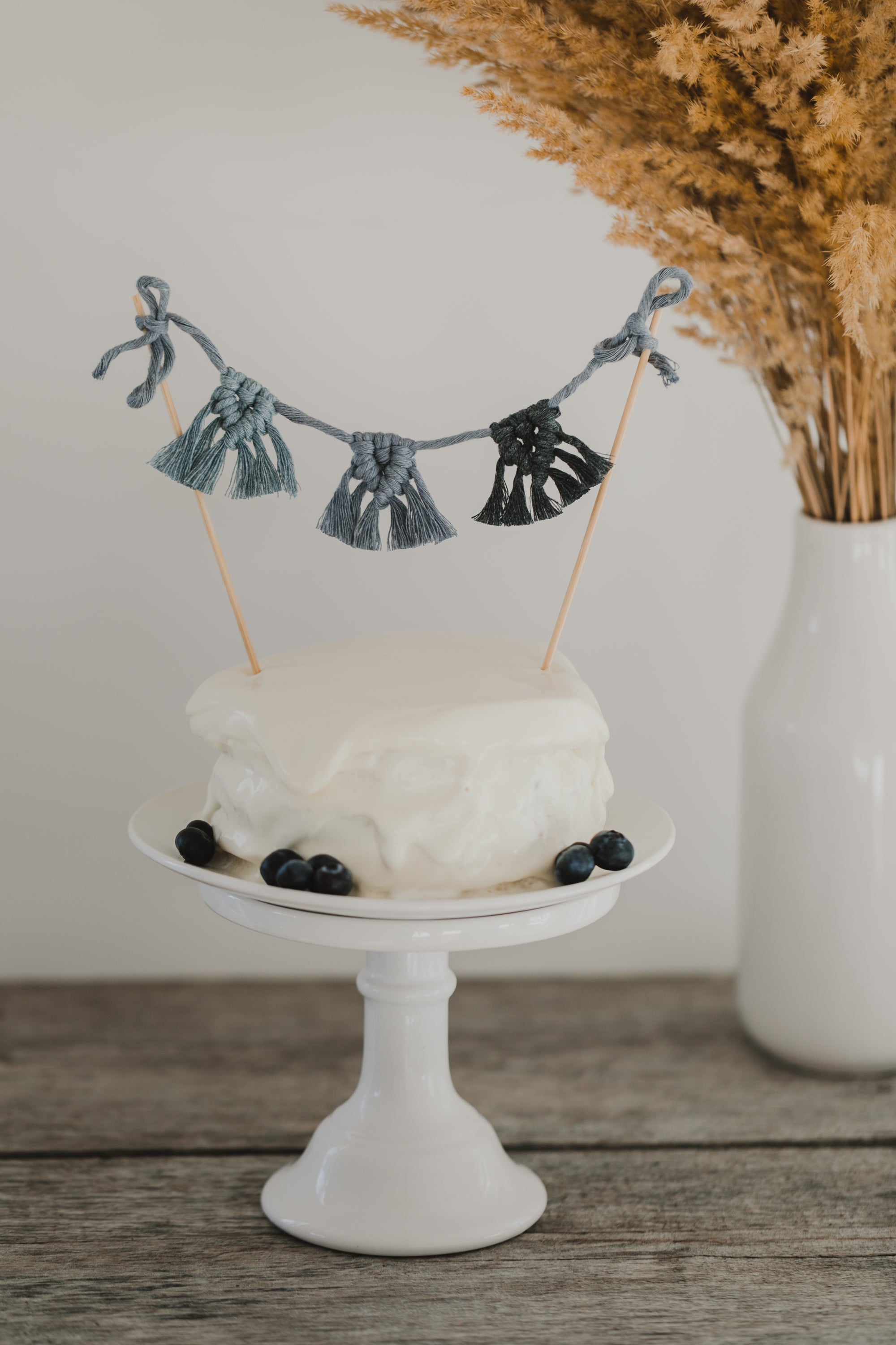 Makramee Caketopper in Blautönen