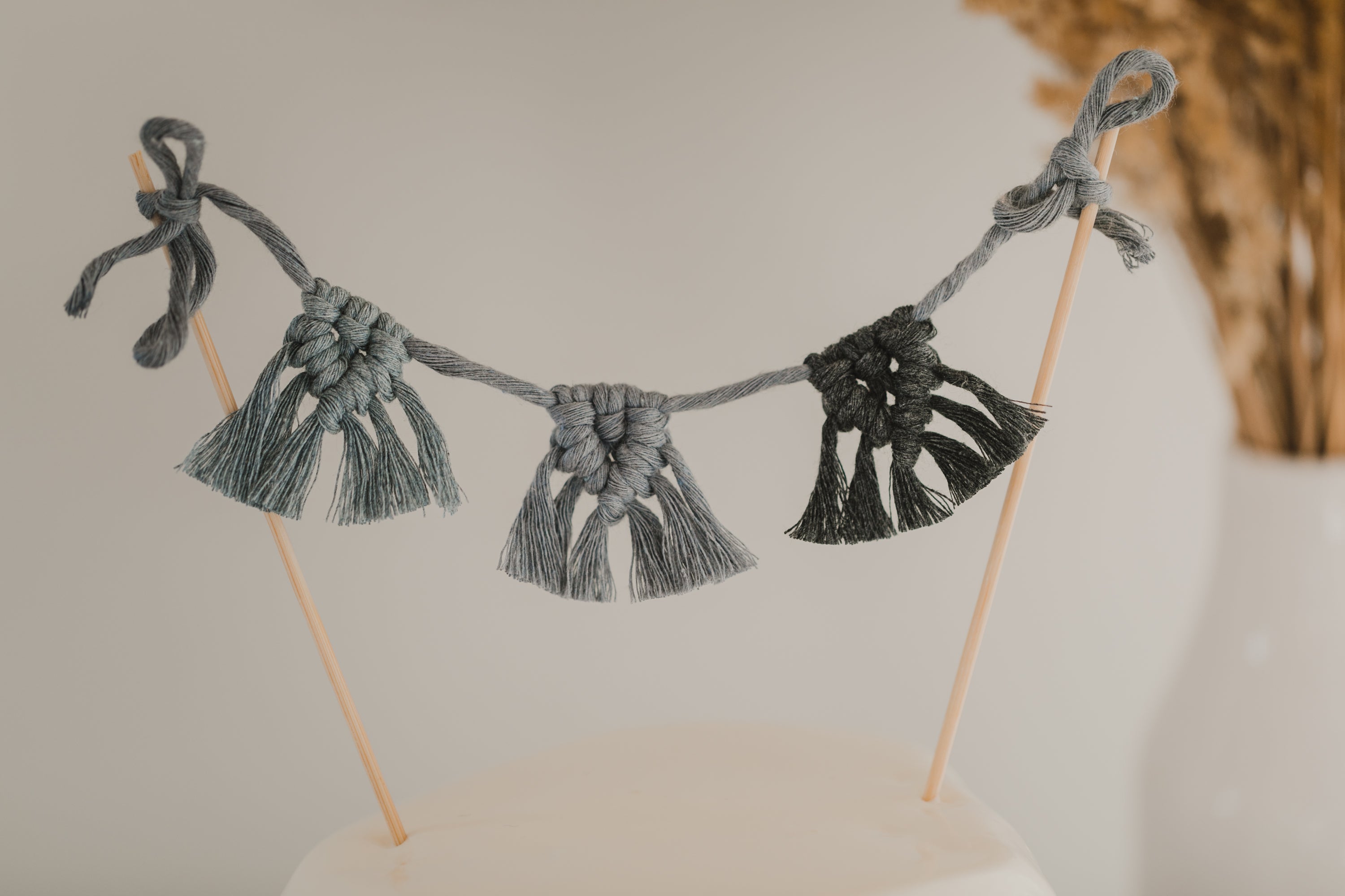Makramee Caketopper in Blautönen