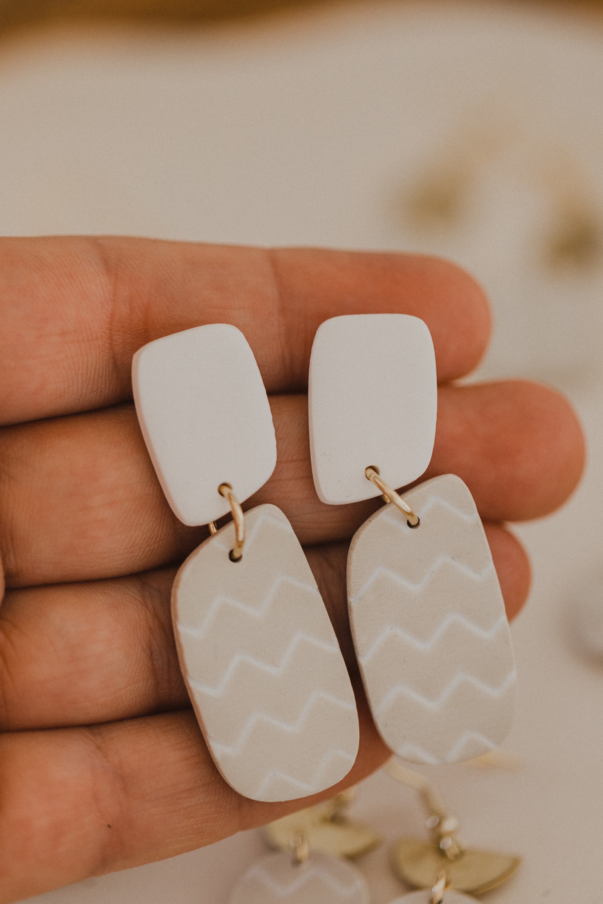 MARJA - small drop earrings gold