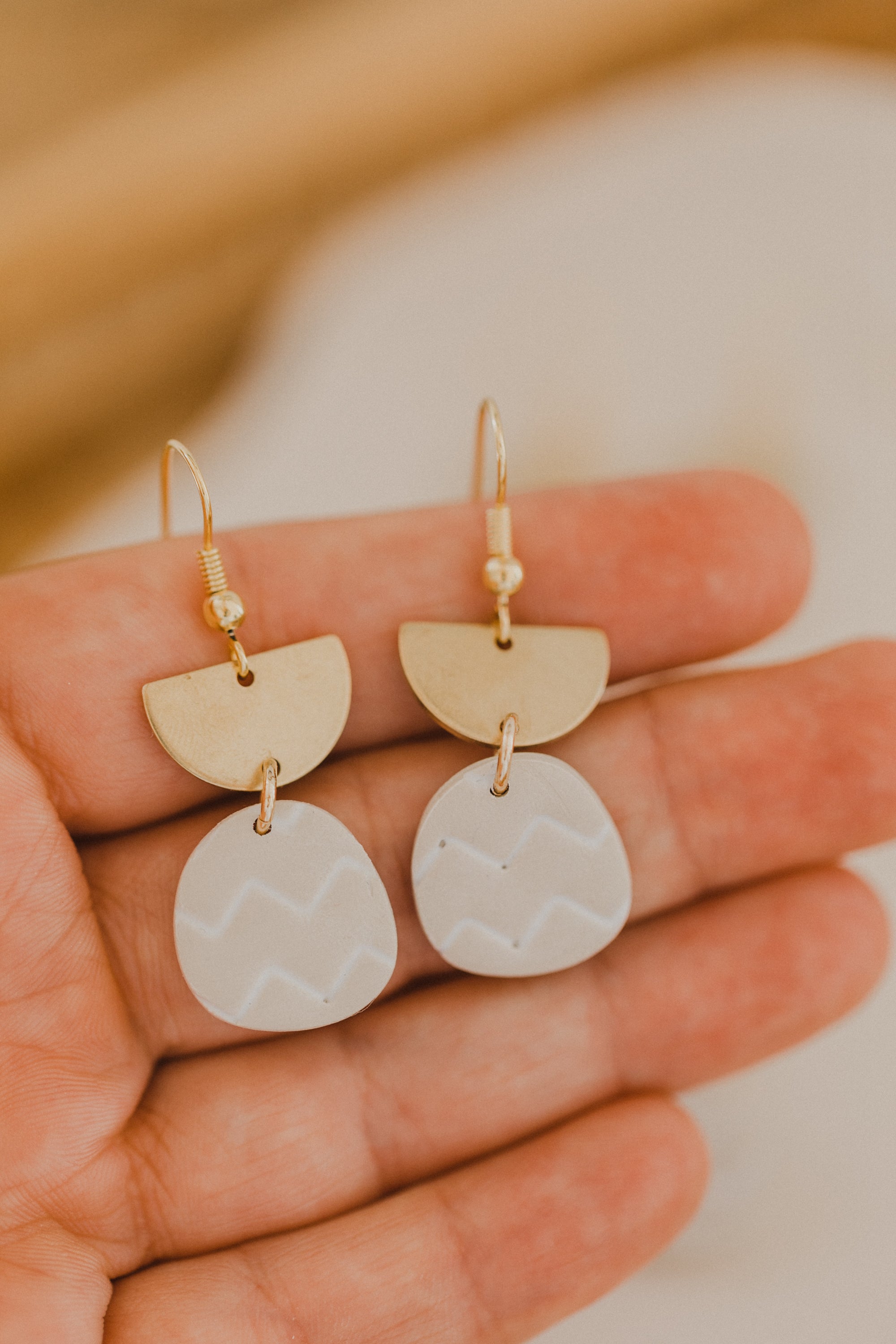 MARJA - small drop earrings gold