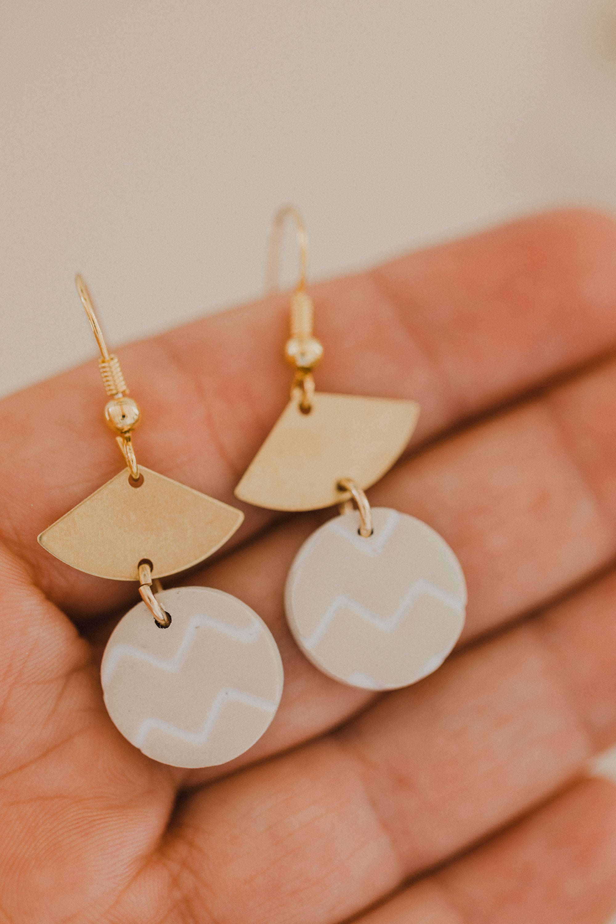 MARJA - small drop earrings gold