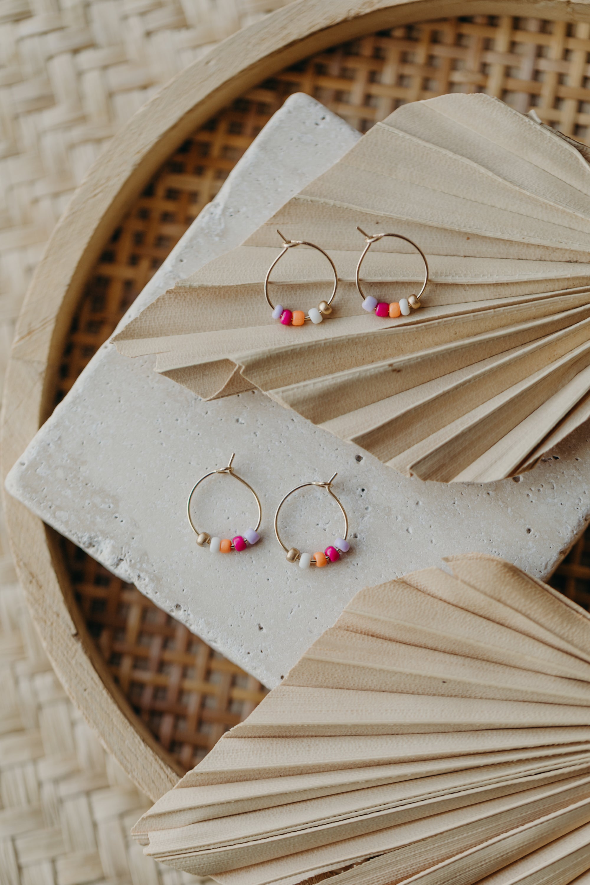 ARUBA - filigrane Creolen mit bunten Perlen