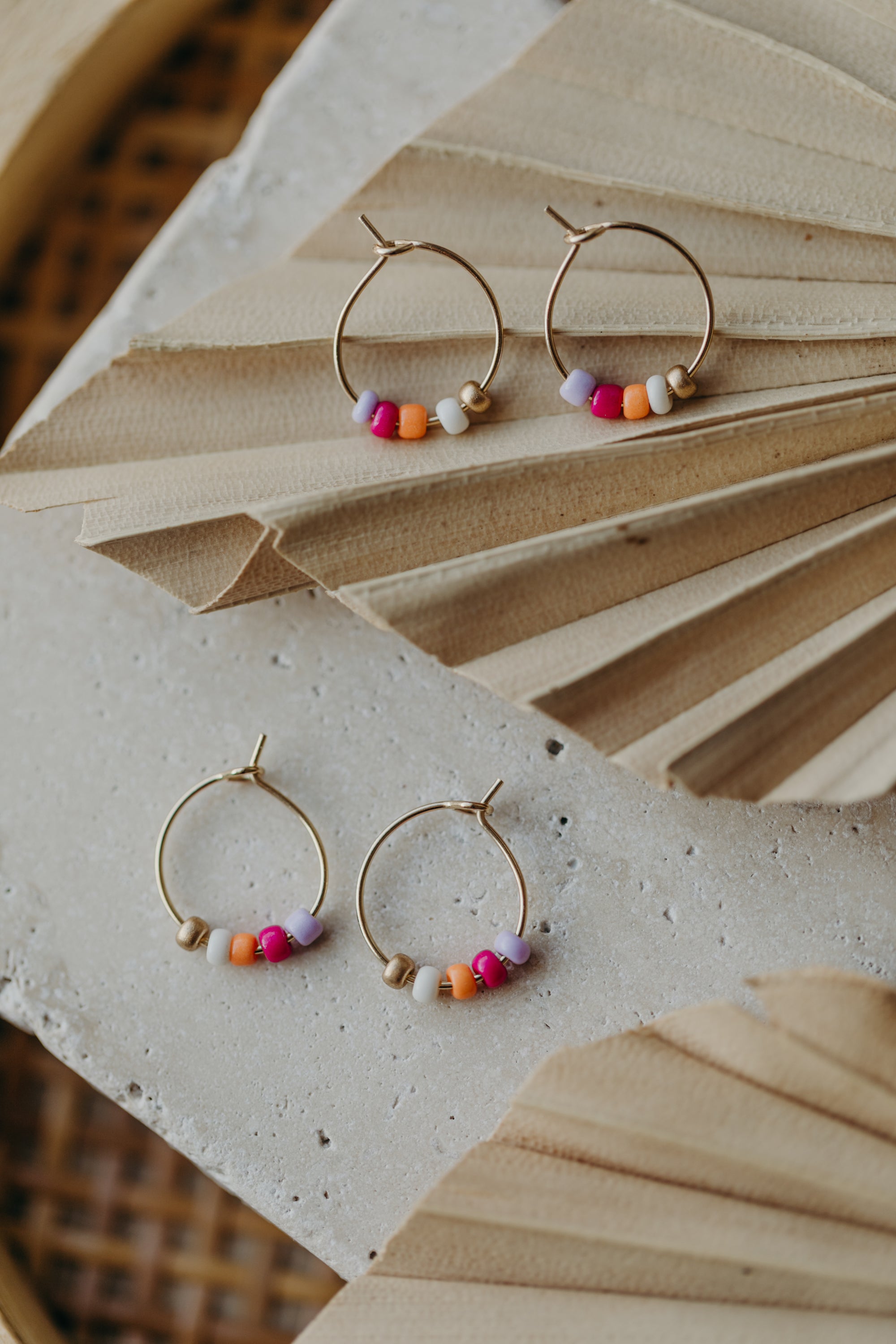 ARUBA - filigrane Creolen mit bunten Perlen