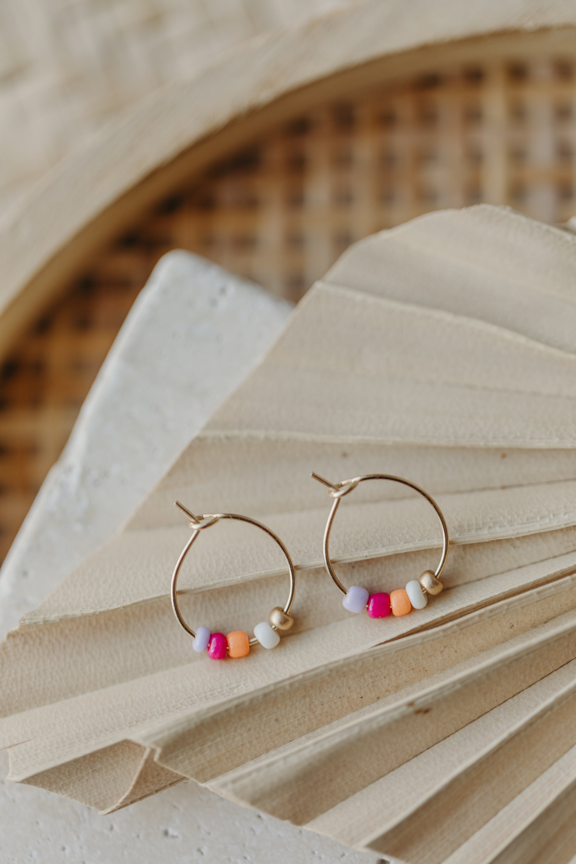 ARUBA - filigrane Creolen mit bunten Perlen