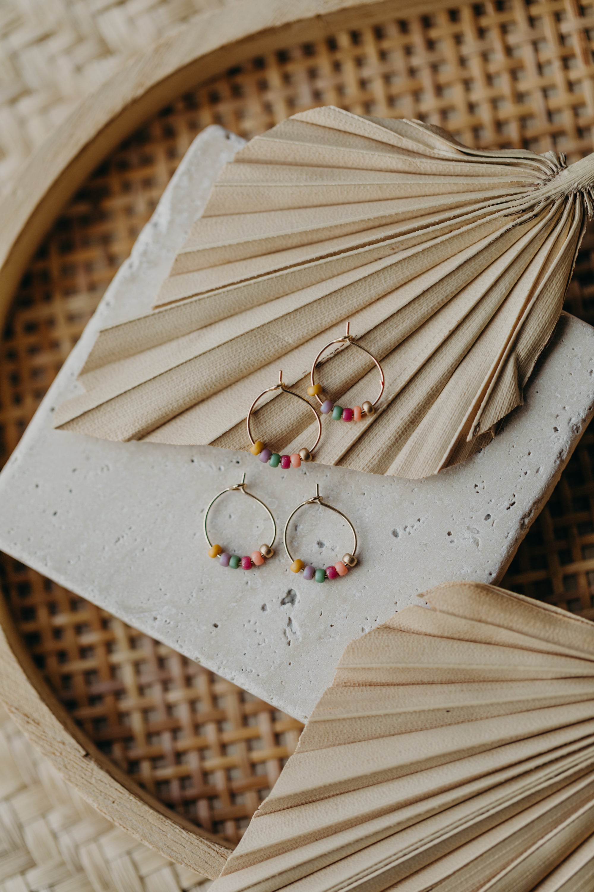 MARRAKESCH - filigrane Creolen mit bunten Perlen