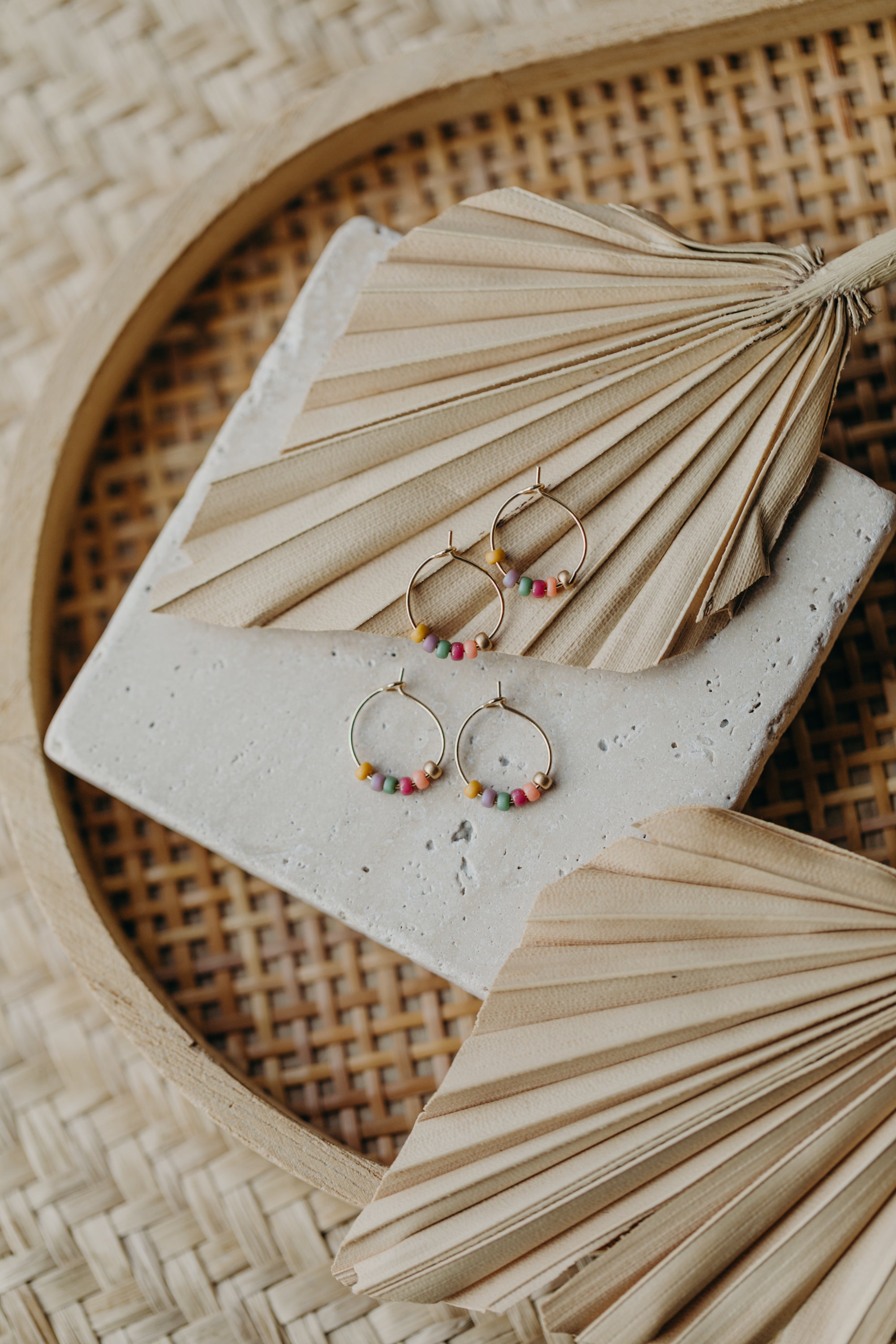 MARRAKESCH - filigrane Creolen mit bunten Perlen