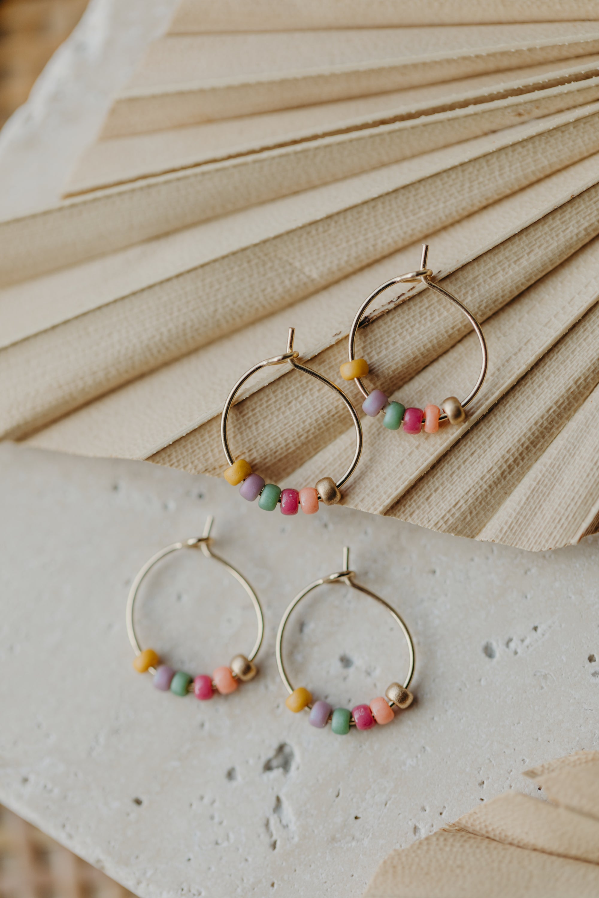 MARRAKESCH - filigrane Creolen mit bunten Perlen