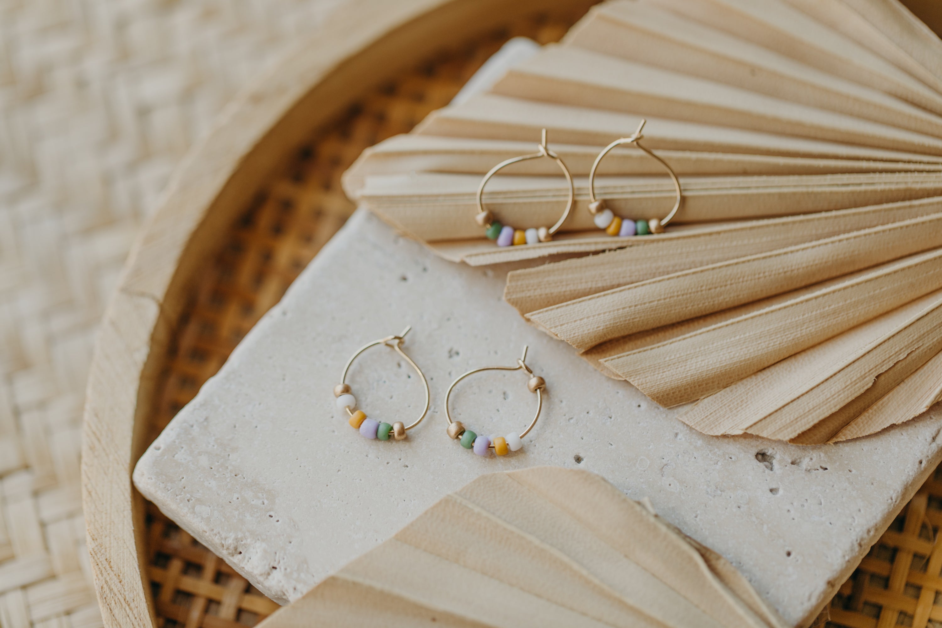 PROVENCE - filigrane Creolen mit bunten Perlen