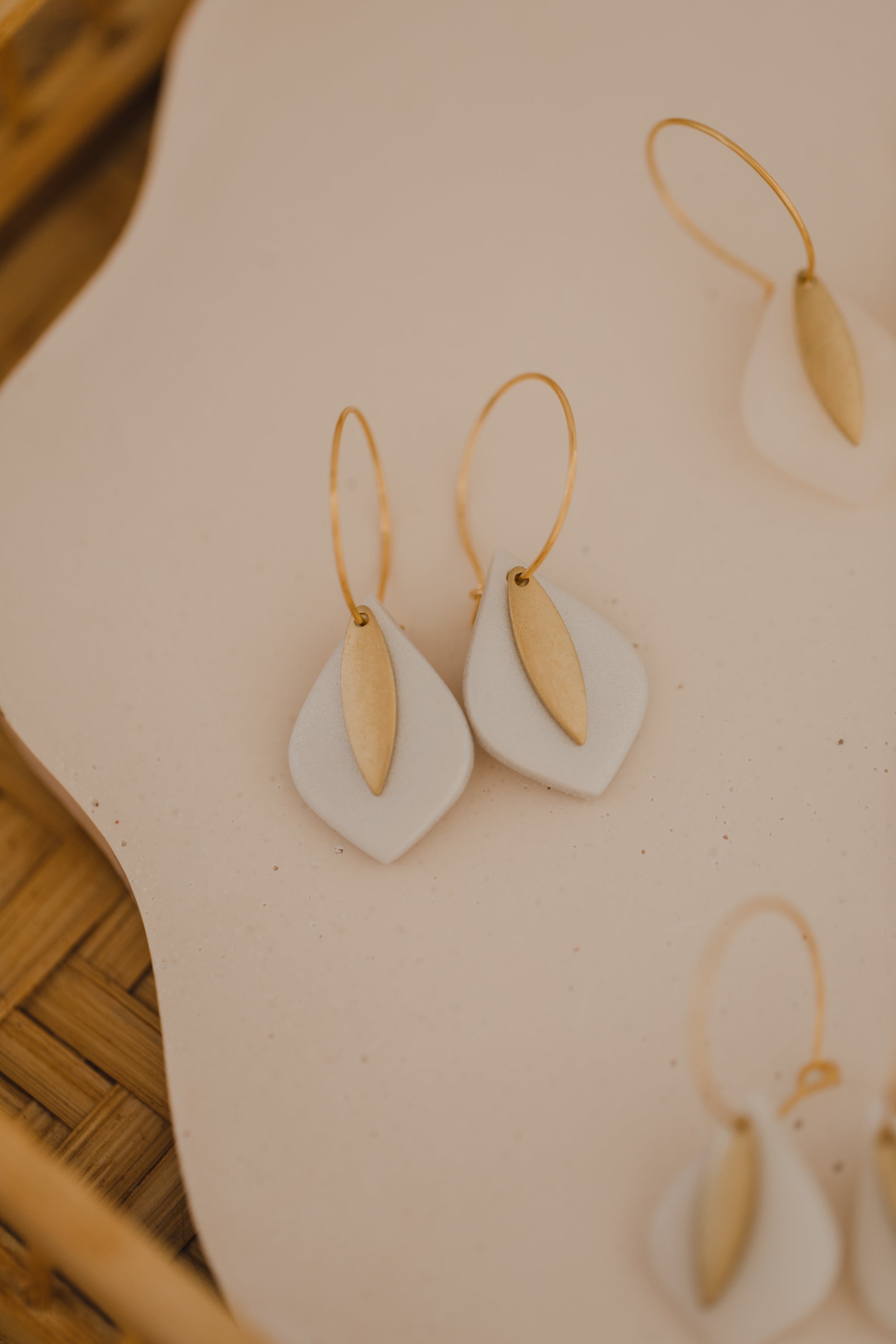 MARJA - small drop earrings gold