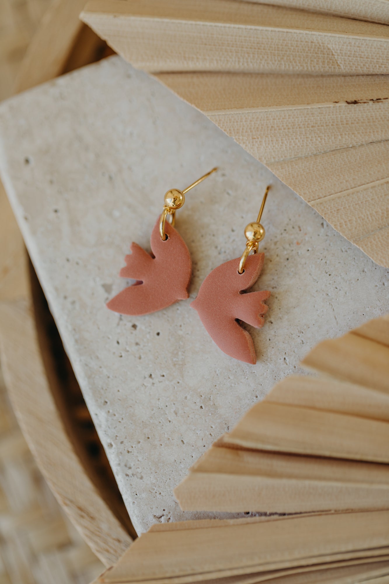ELORA - small bird earrings in light terracotta