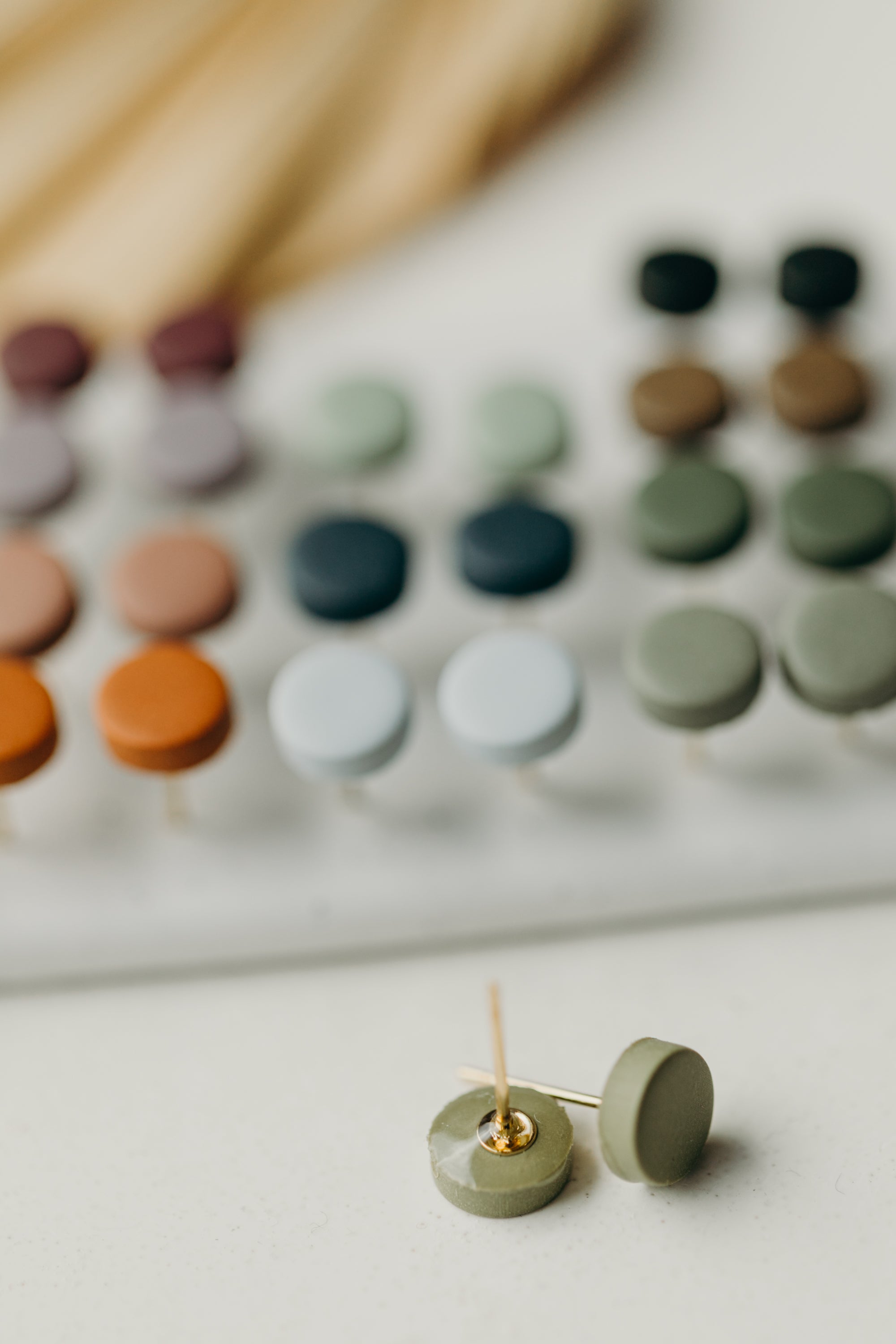 ELSA - small round earrings made of polymer clay