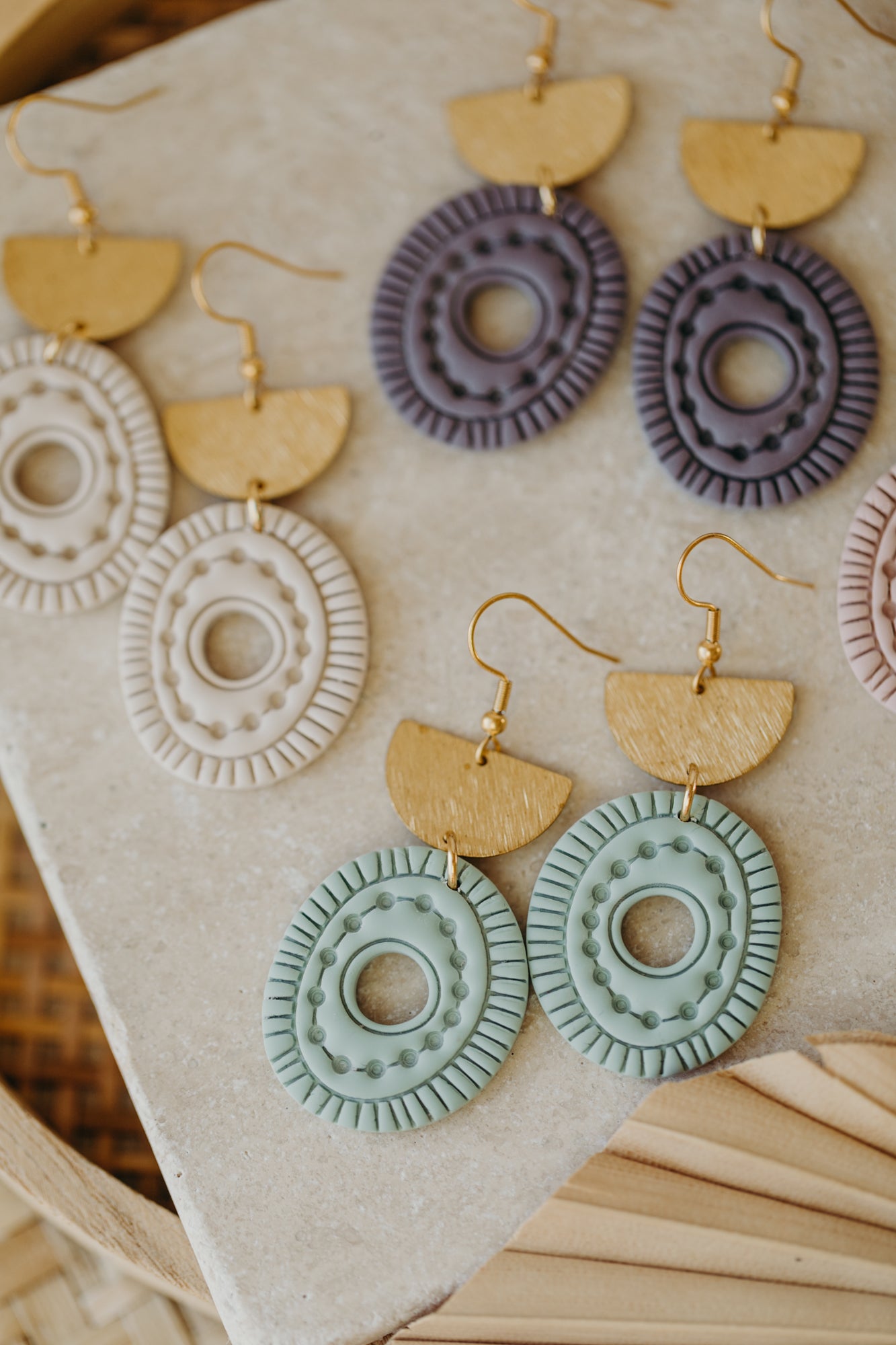 ESME - ovale Boho Ohrringe mit Muster in salbeigrün