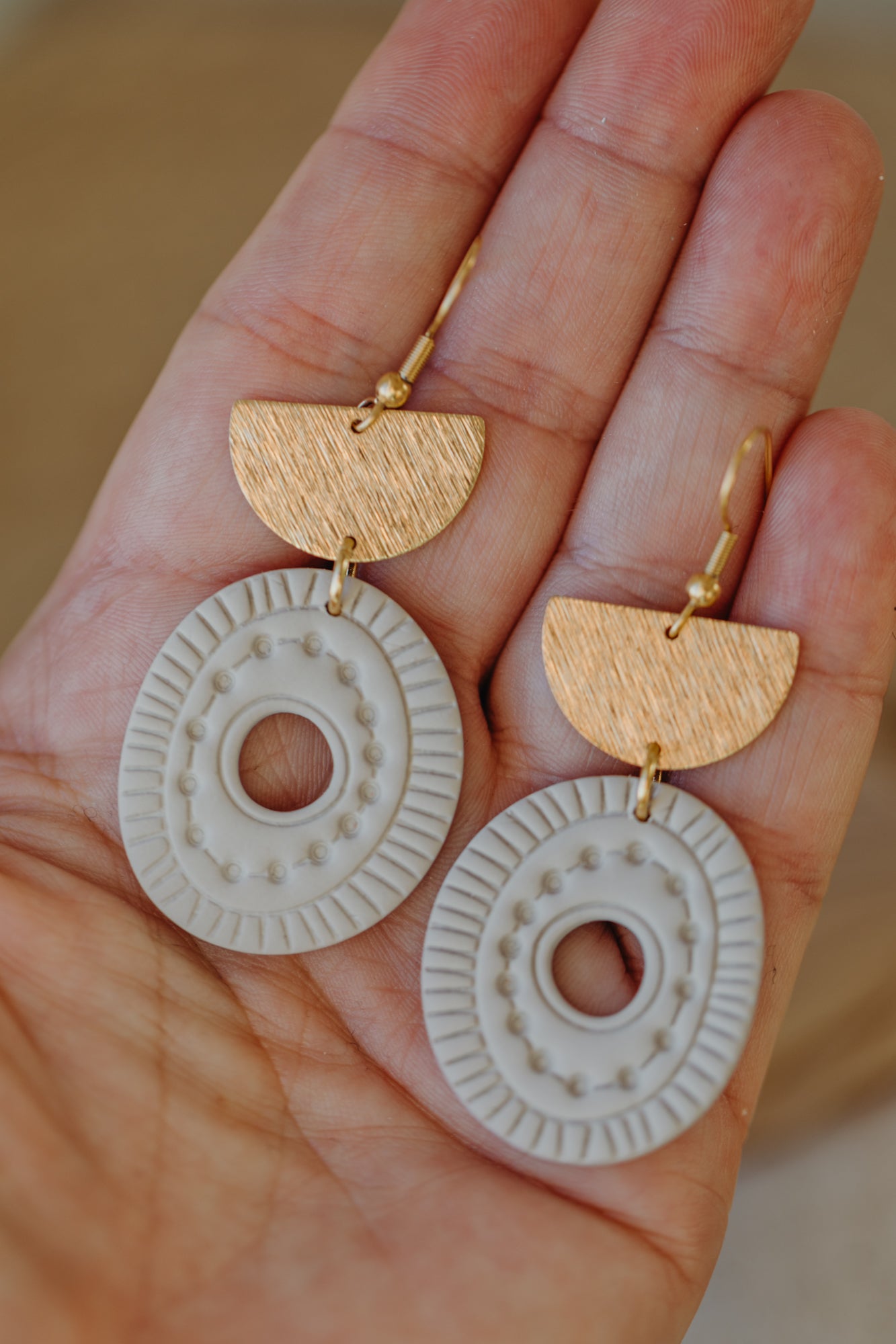 ESME - helle ovale Boho Ohrringe mit Muster