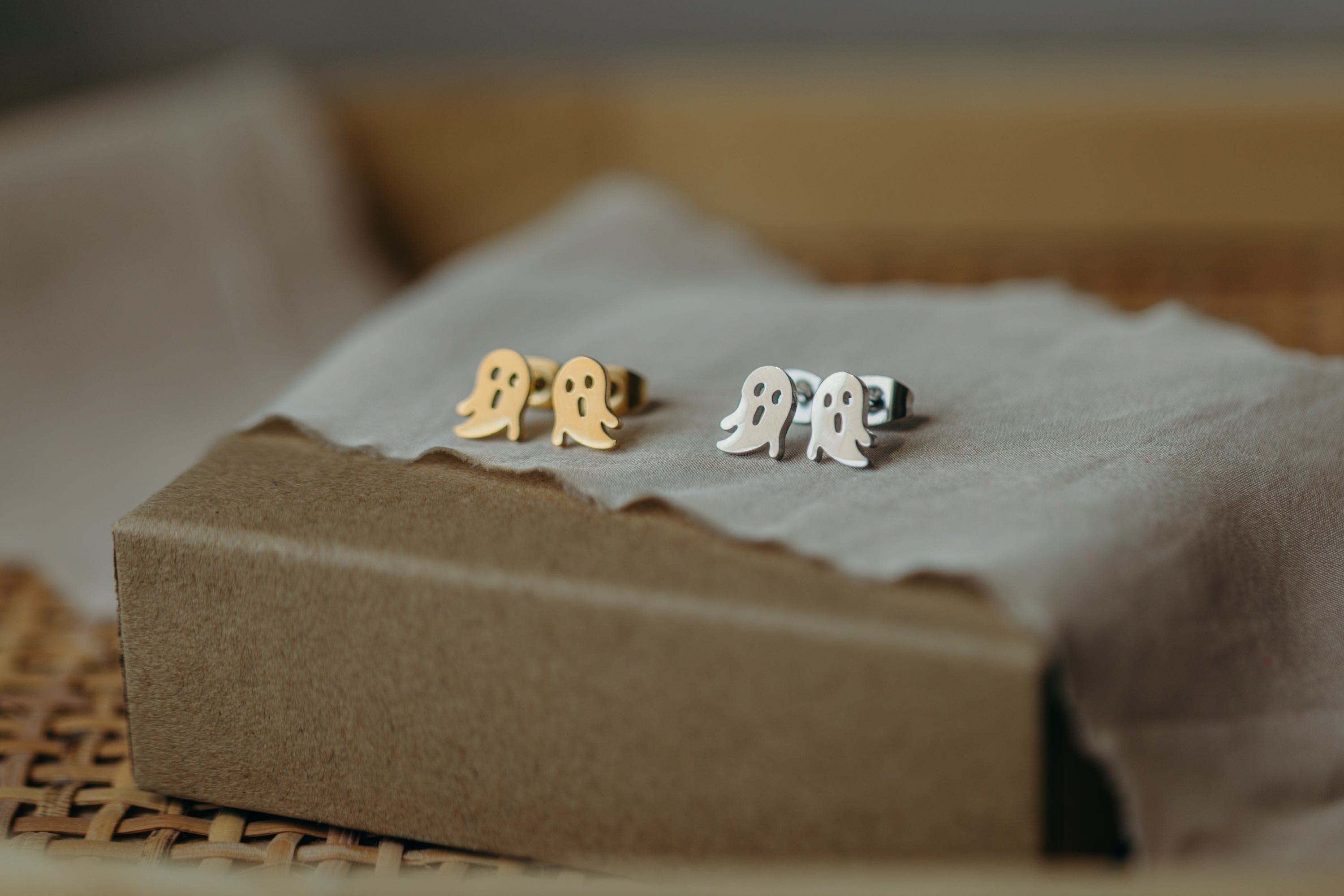 Stud earrings small sun with dots