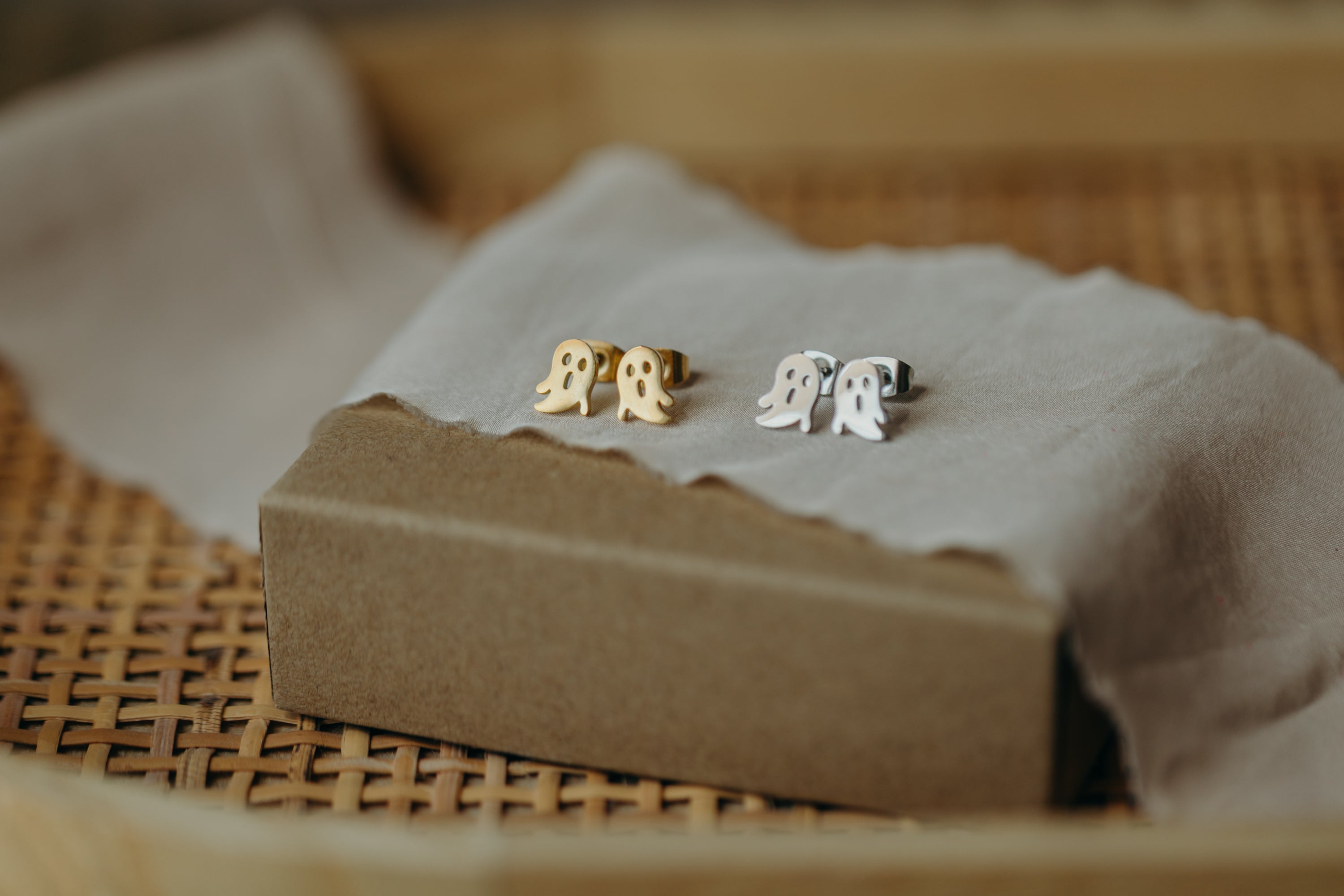 Stud earrings small sun with dots