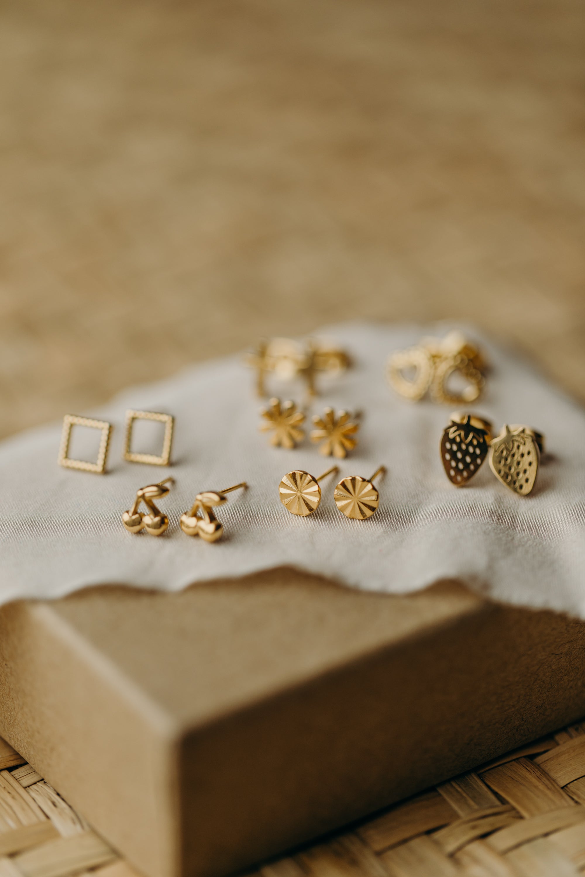 runder Ohrstecker mit Muster