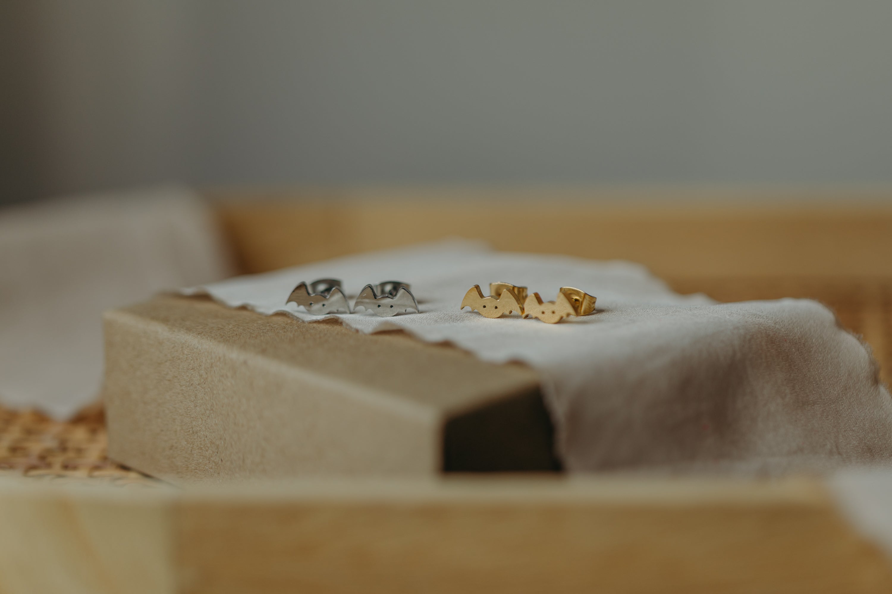 Stud earrings small sun with dots