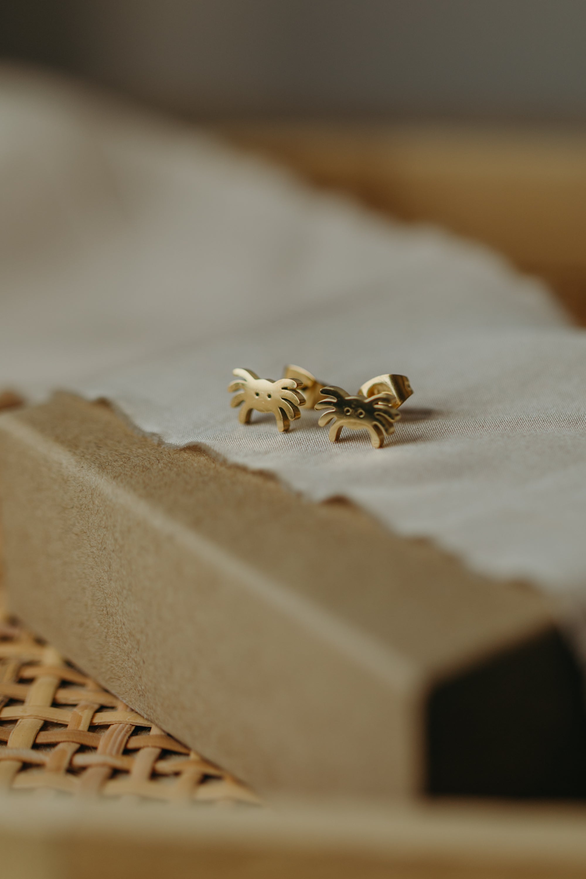 Stud earrings small sun with dots