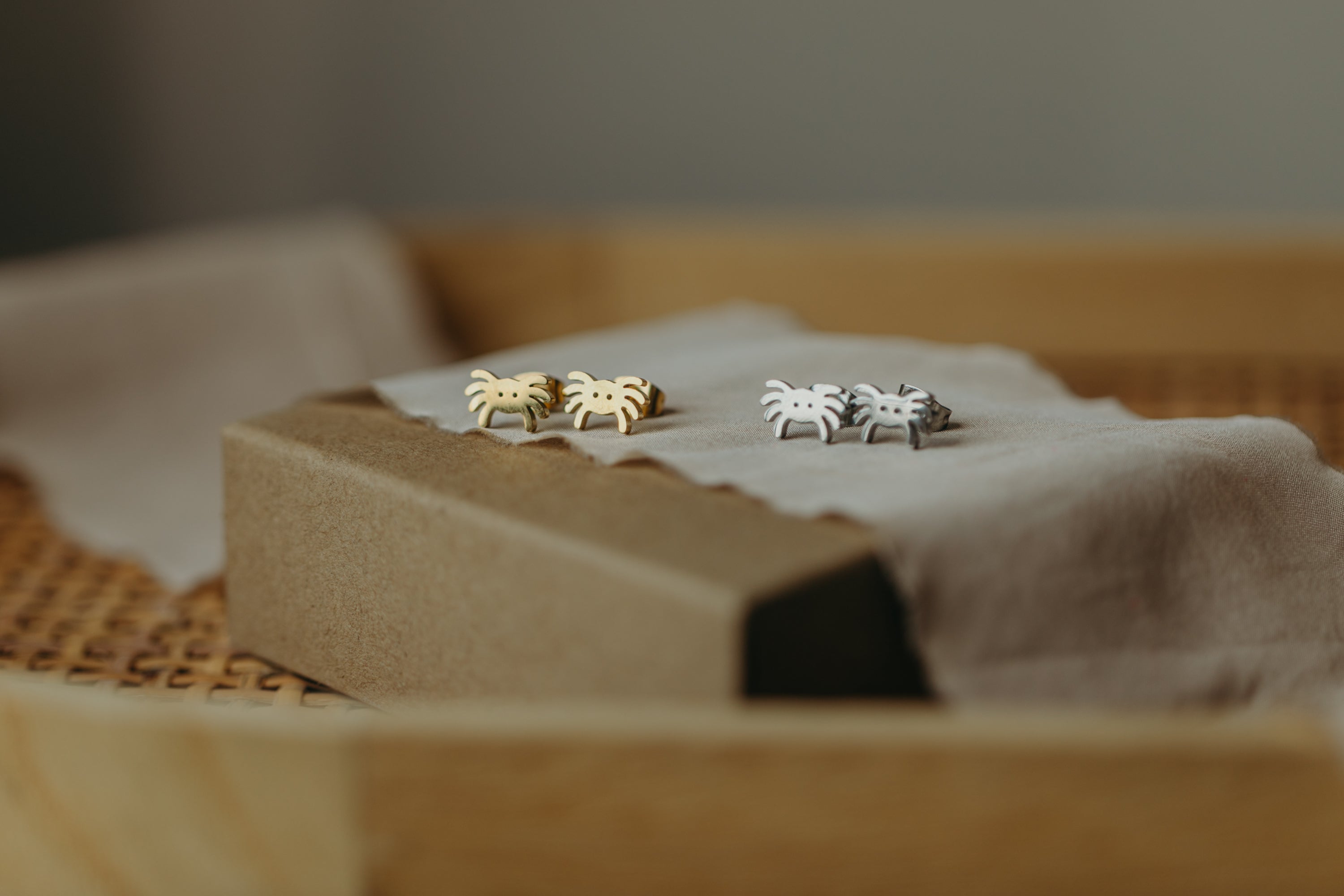 Stud earrings small sun with dots