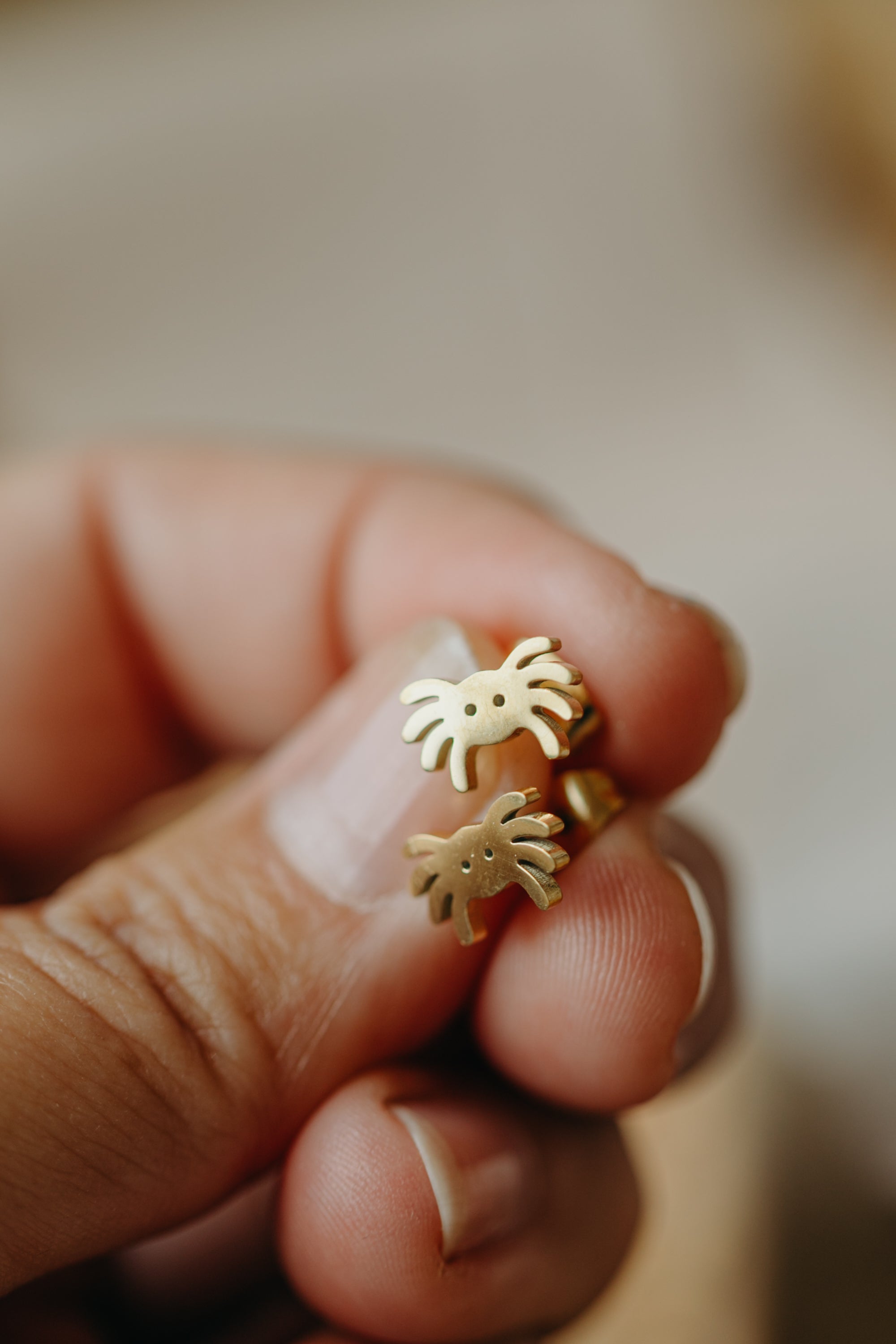 Stud earrings small sun with dots