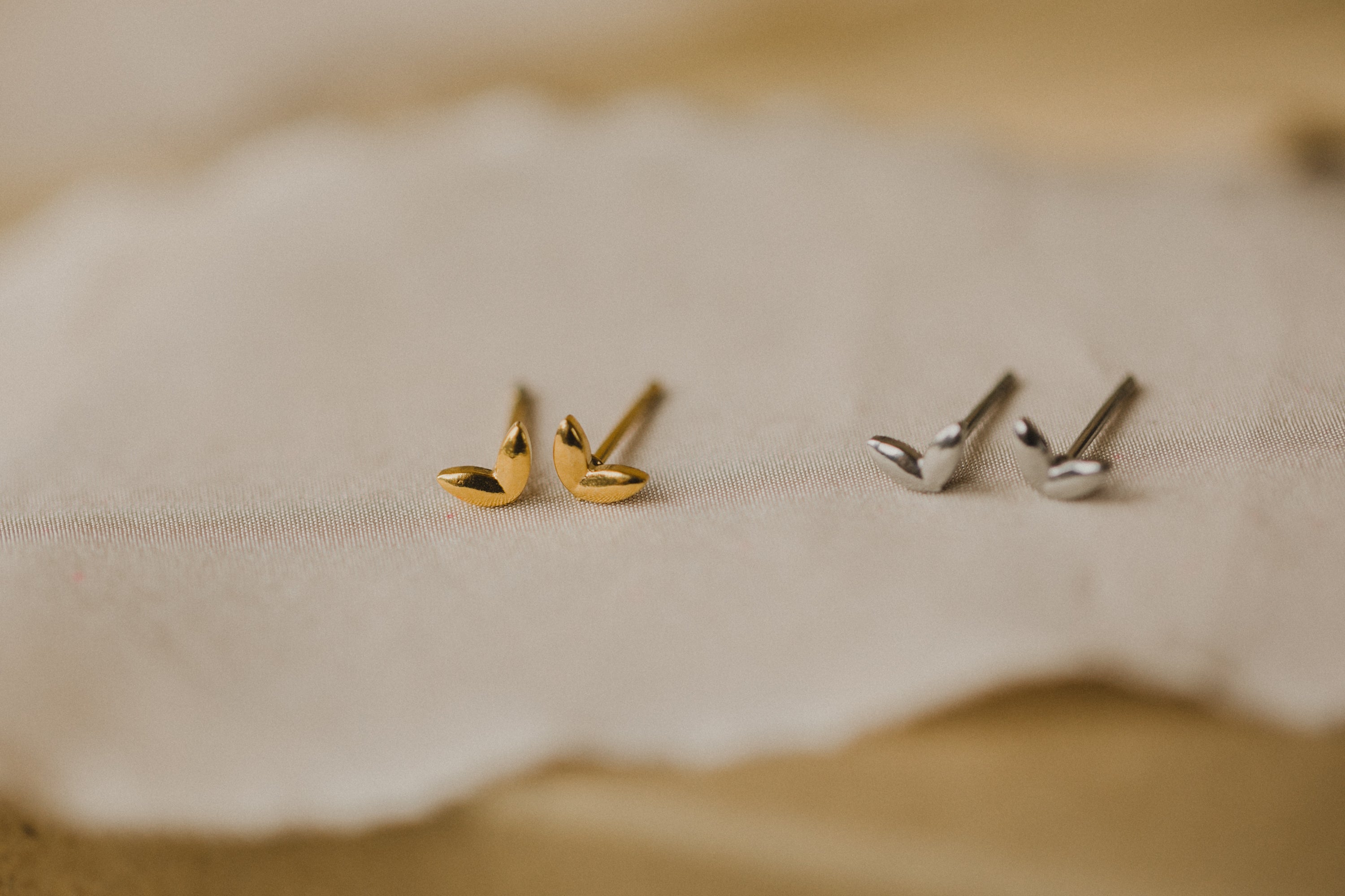 Stud Earrings Mini Filigree Leaf