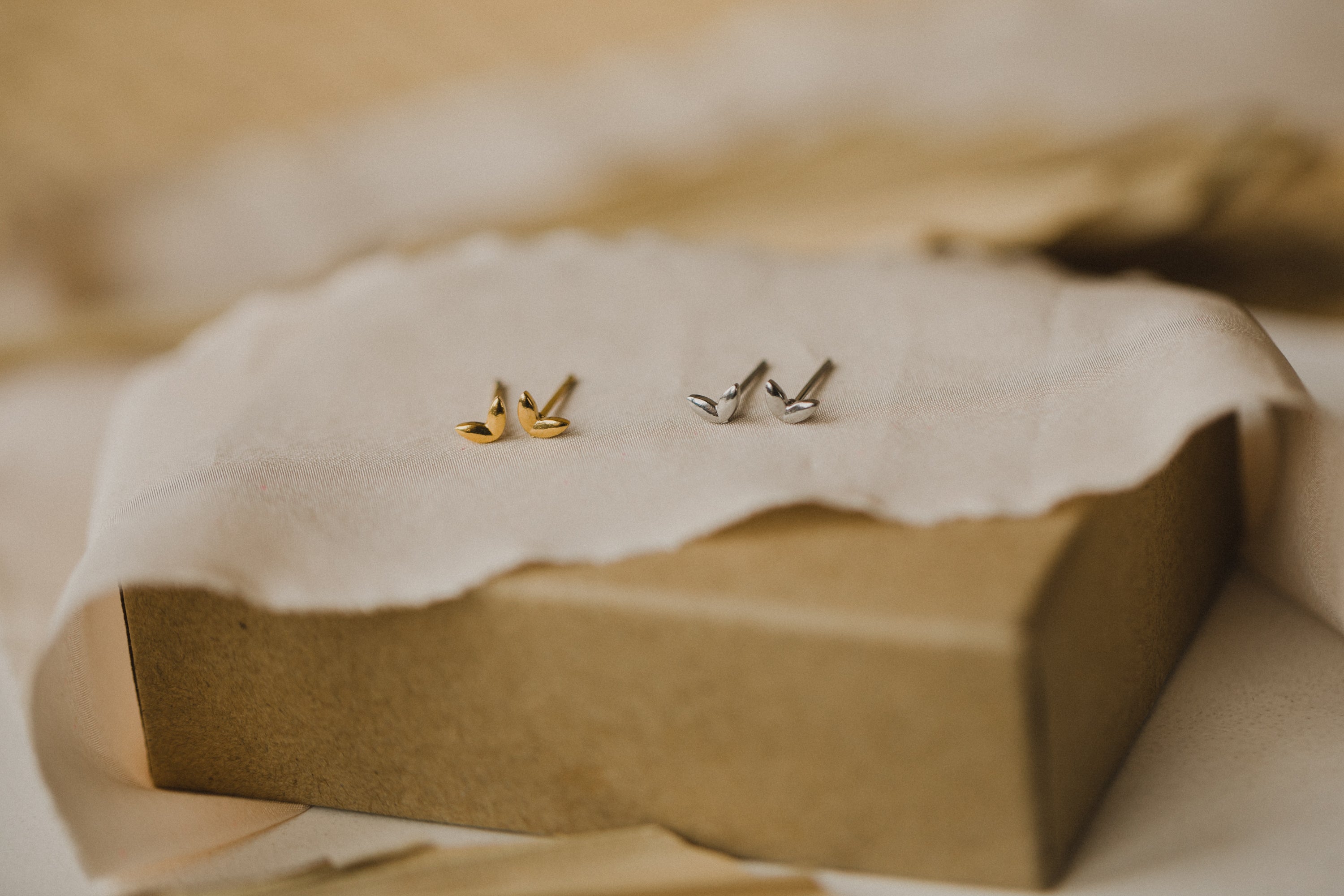 Stud Earrings Mini Filigree Leaf