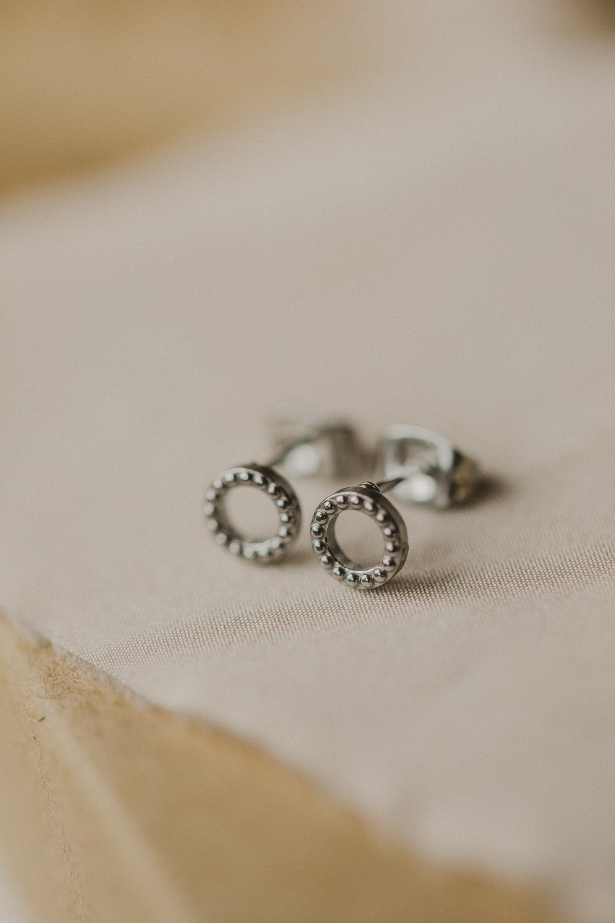 Ohrstecker gepunkteter Kreis