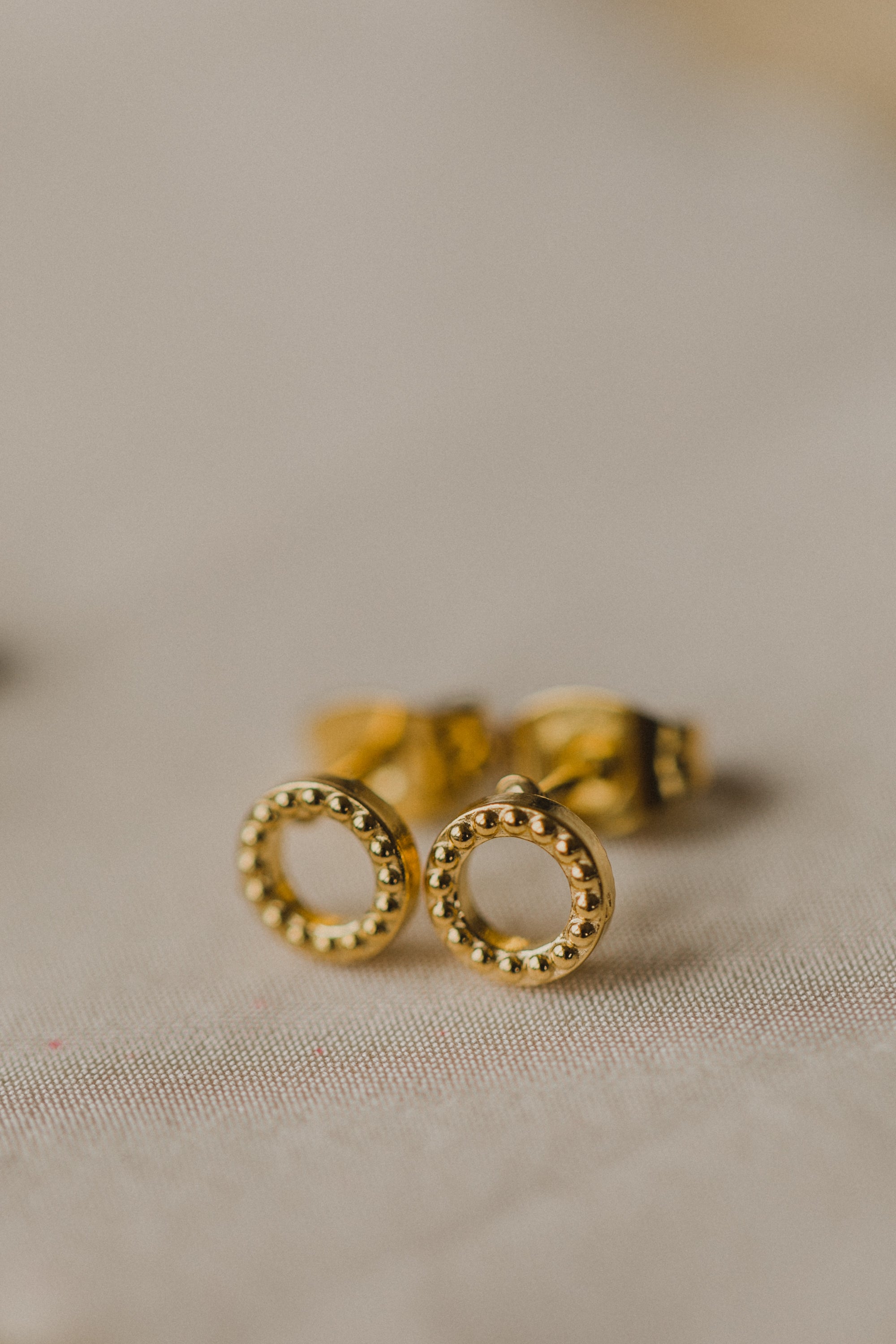 Ohrstecker gepunkteter Kreis