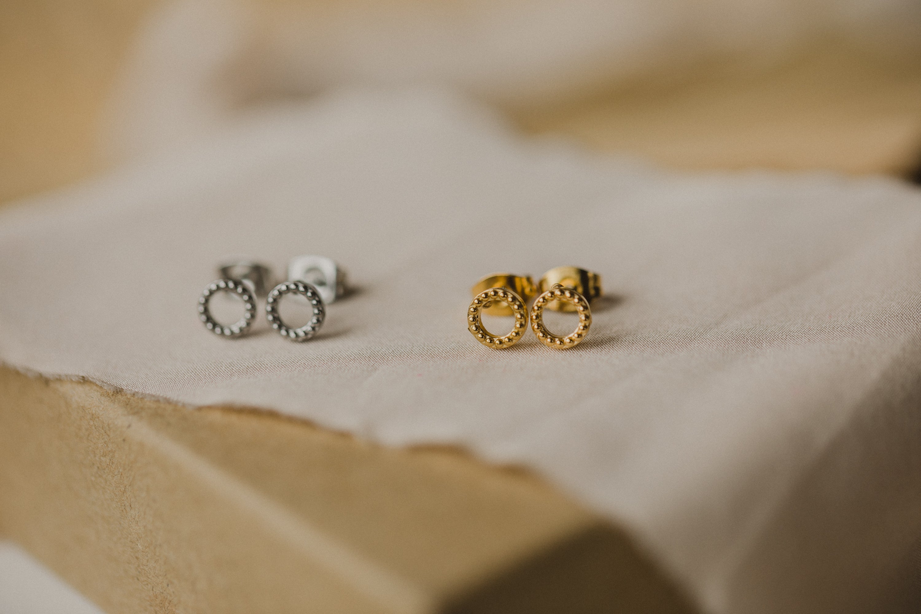 Ohrstecker gepunkteter Kreis