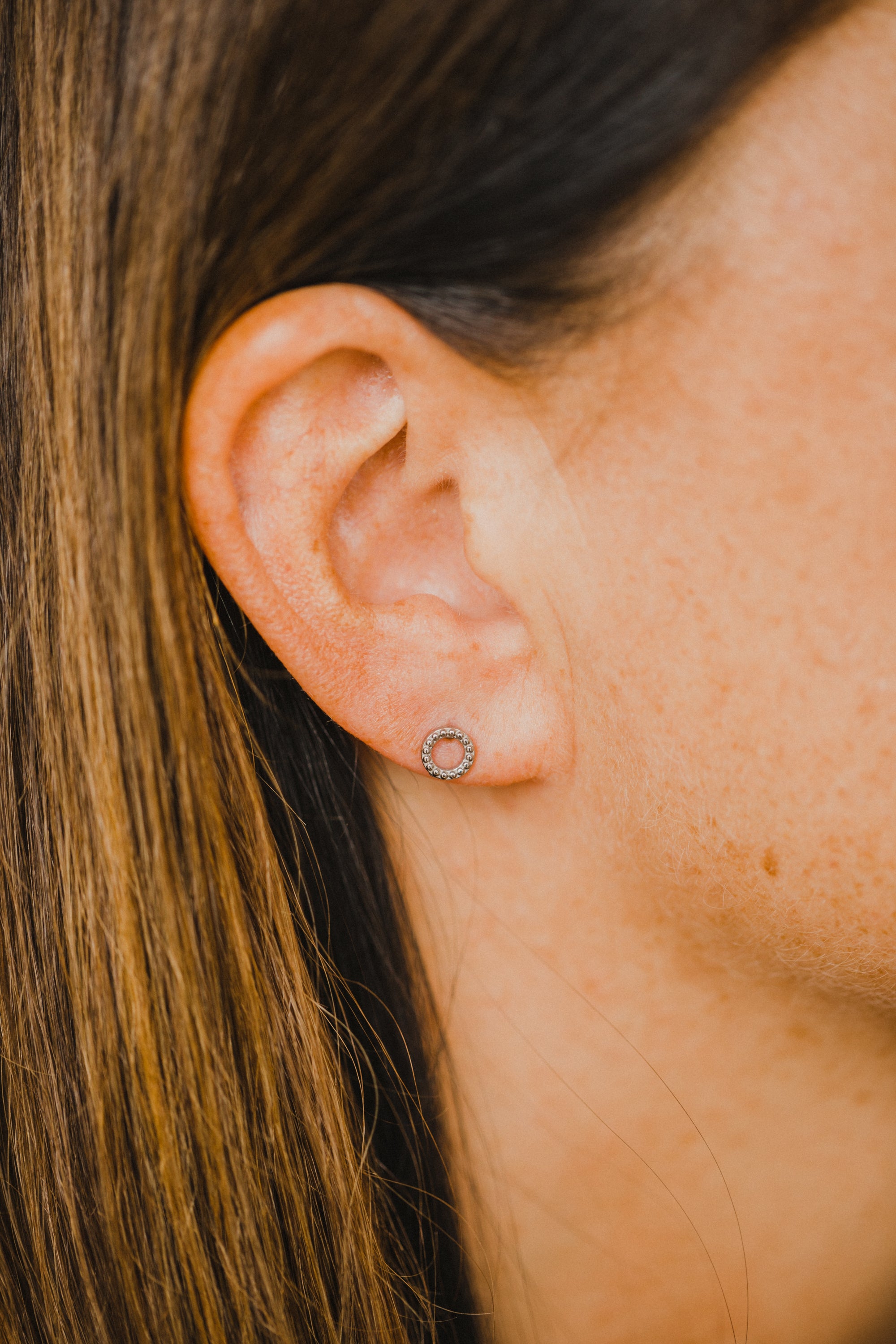 Ohrstecker gepunkteter Kreis