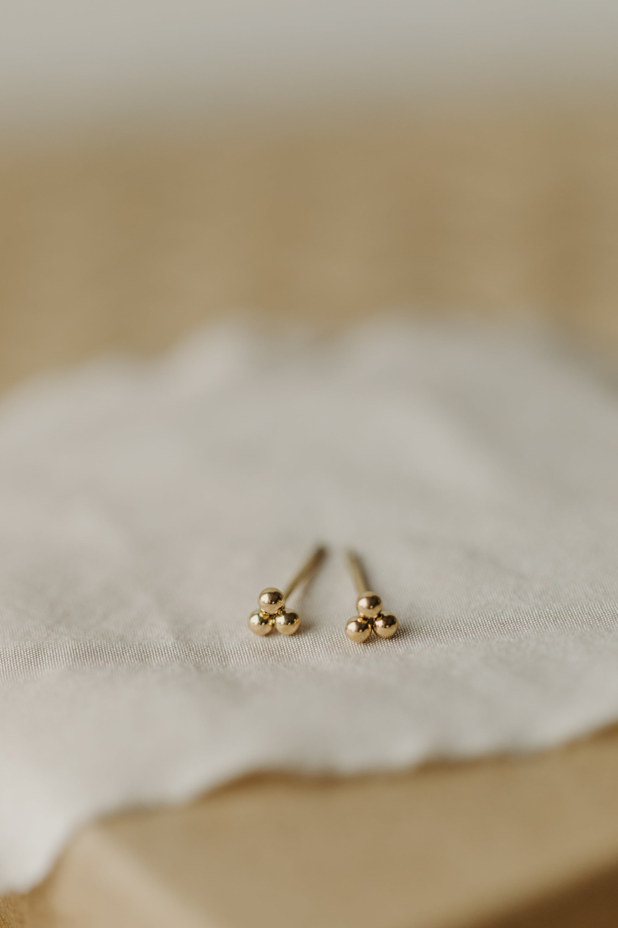 Ohrstecker Mini drei Punkte