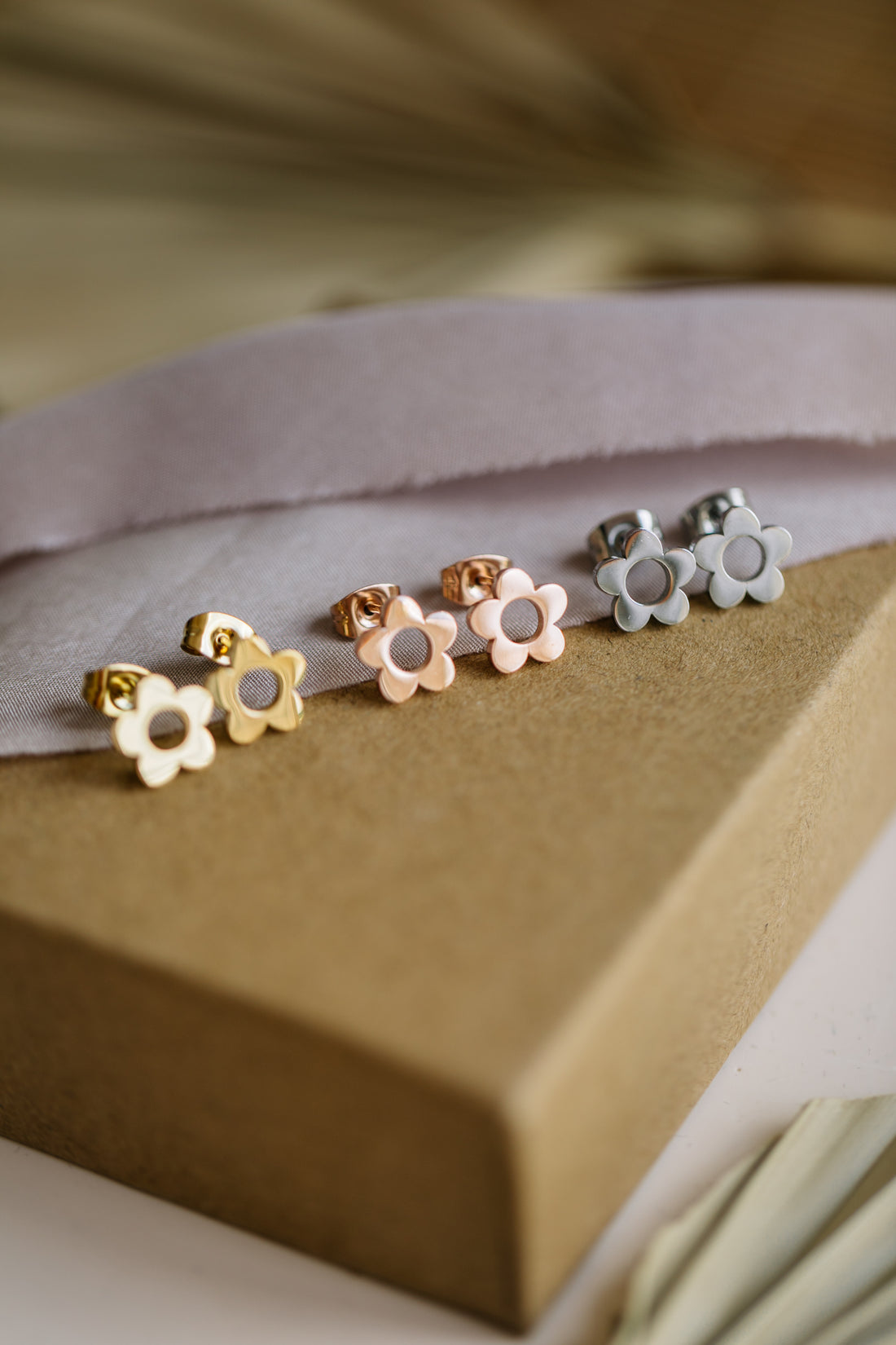 flower stud earrings