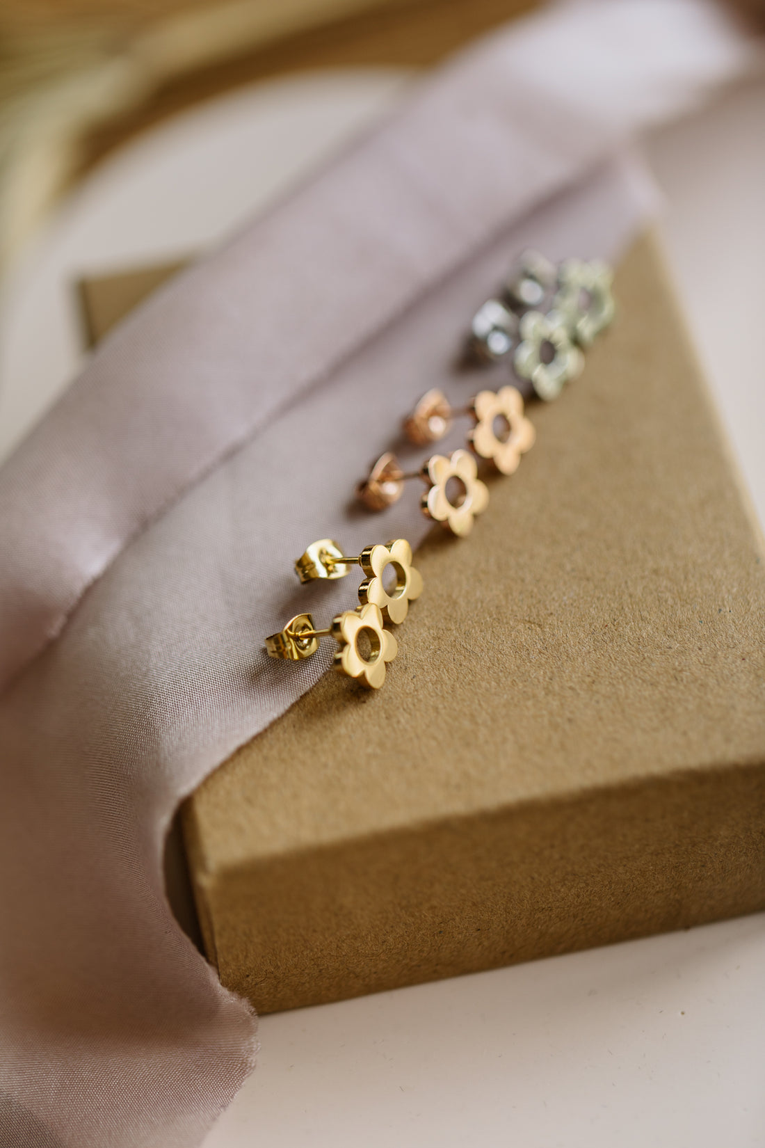 flower stud earrings