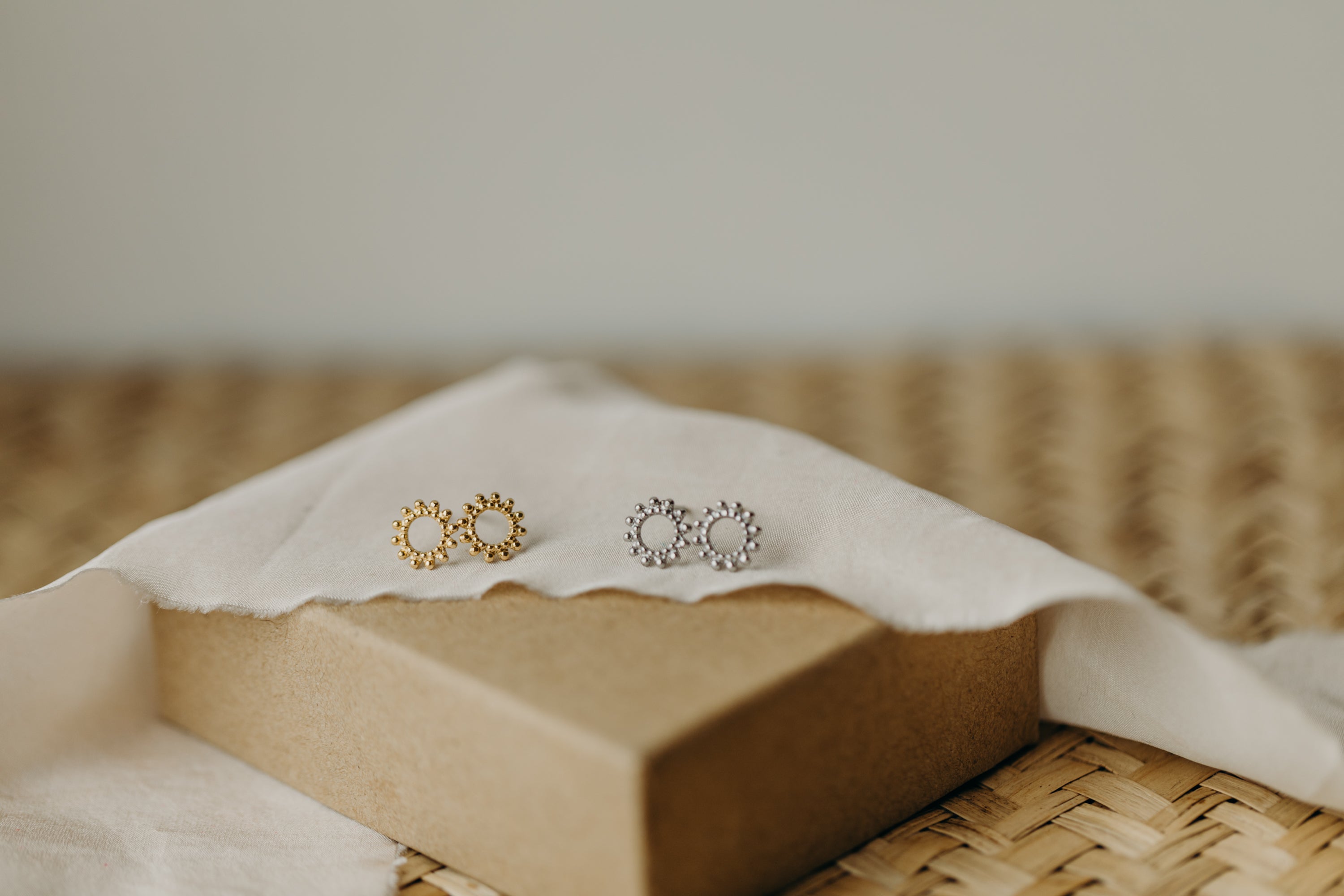 Ohrstecker Sonne mit Punkten