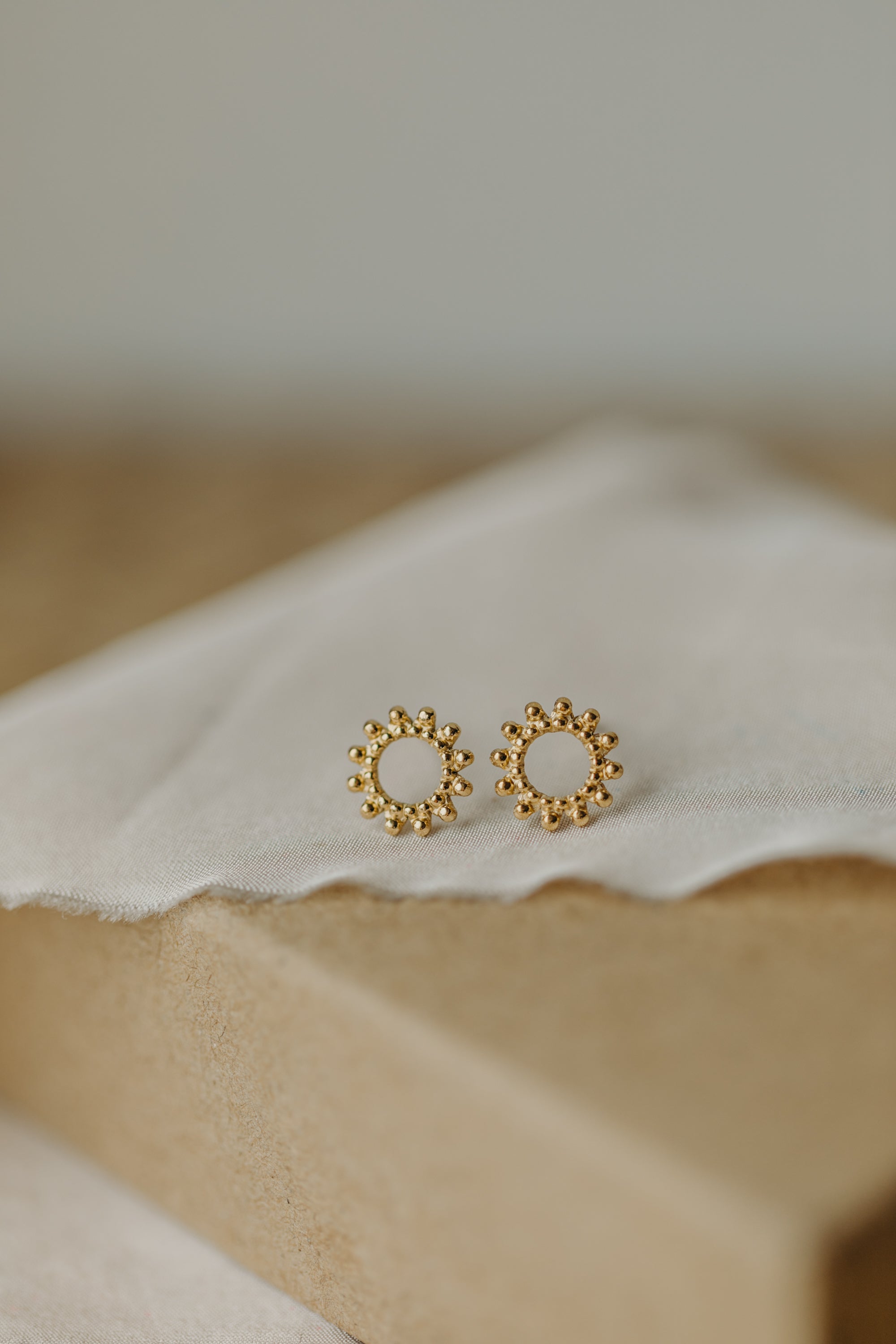 Ohrstecker Sonne mit Punkten