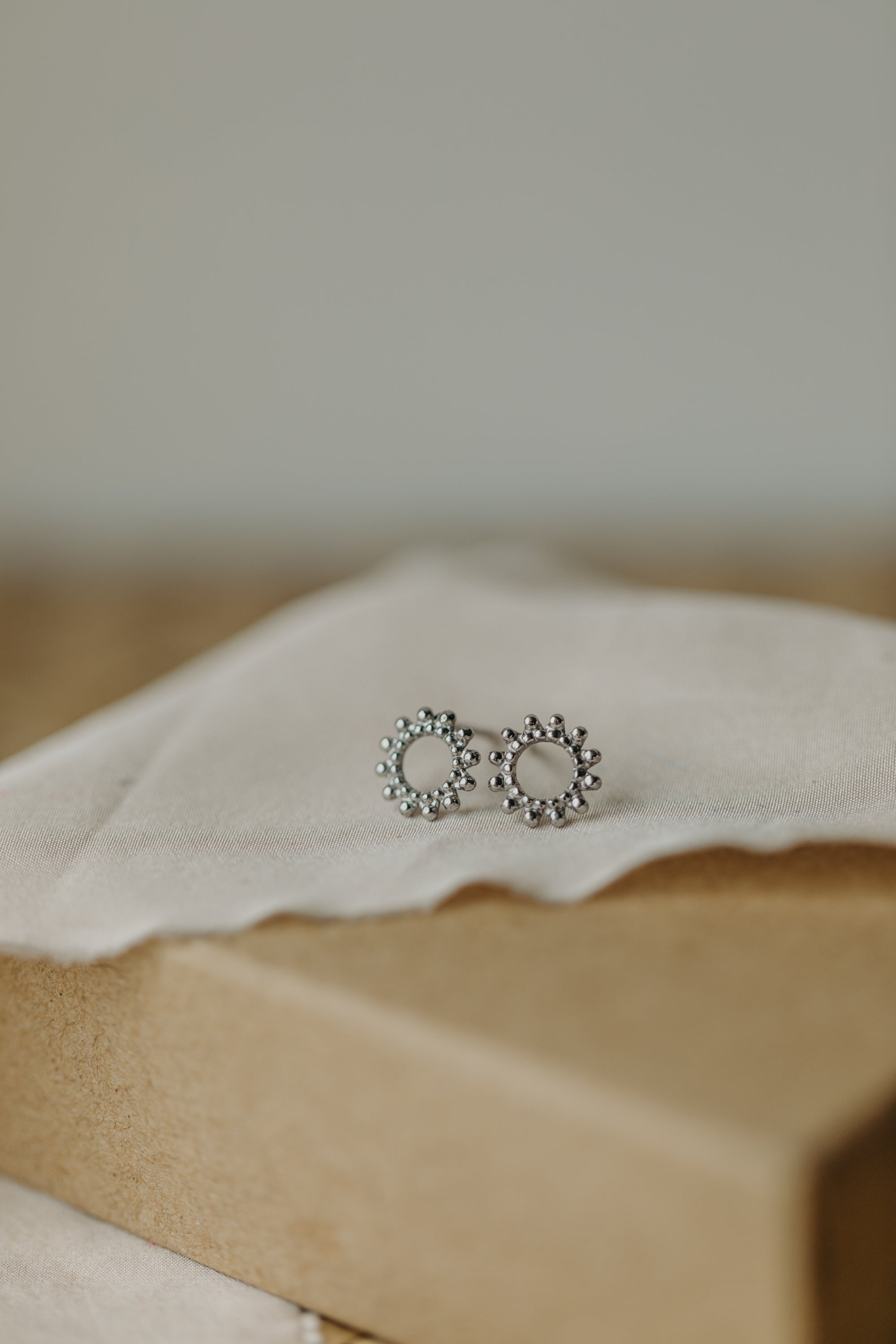 Ohrstecker Sonne mit Punkten