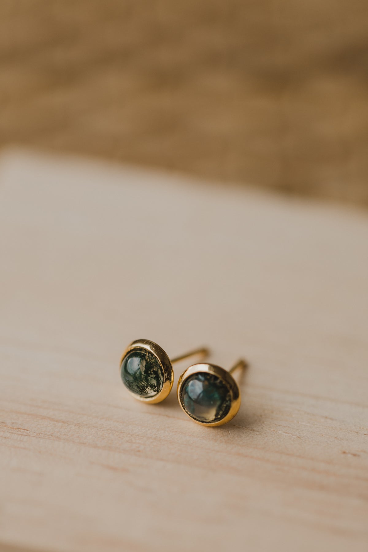 grüne indischer Achat Edelstein Ohrstecker gold (6 mm)