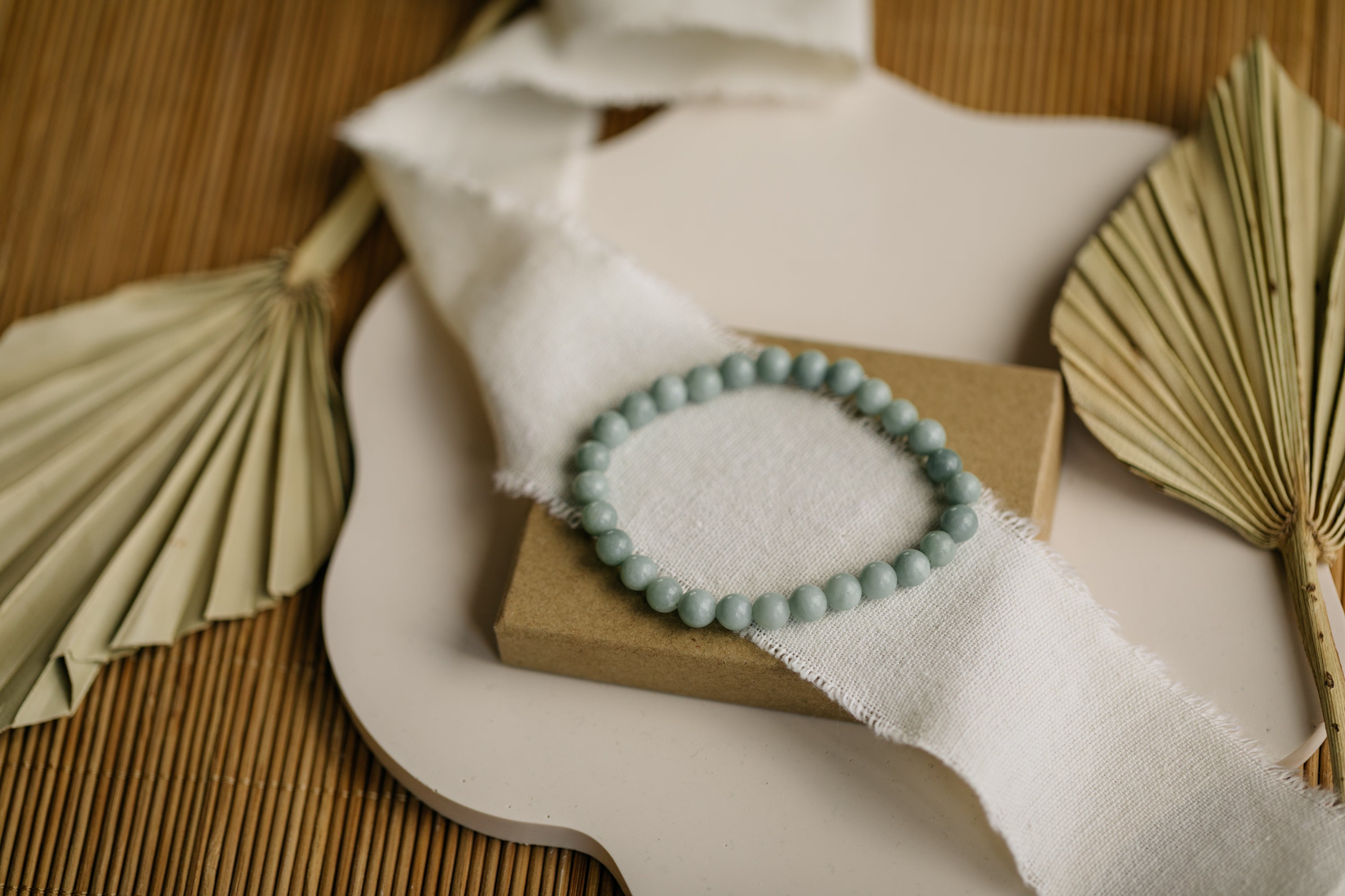 Armband mit hellgrünen Jade Edelstein Perlen