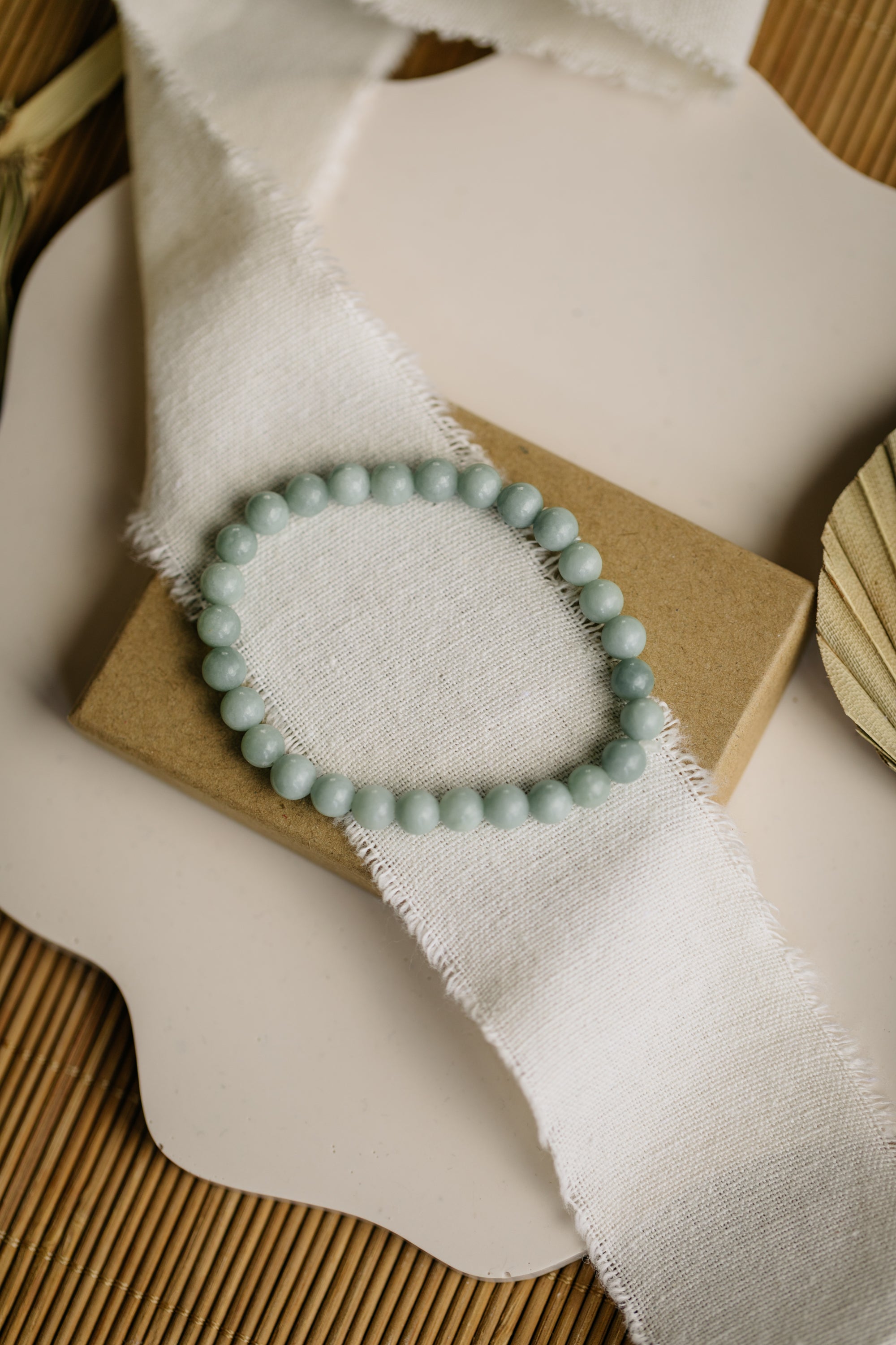 Armband mit hellgrünen Jade Edelstein Perlen