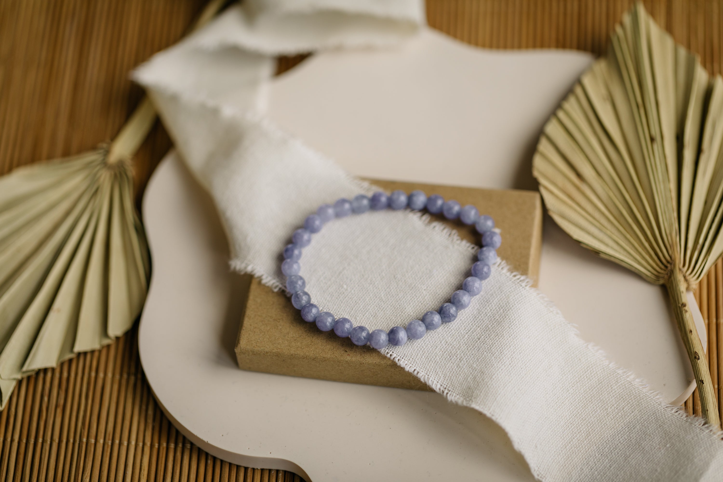 Armband mit lila Aquamarin Edelstein Perlen