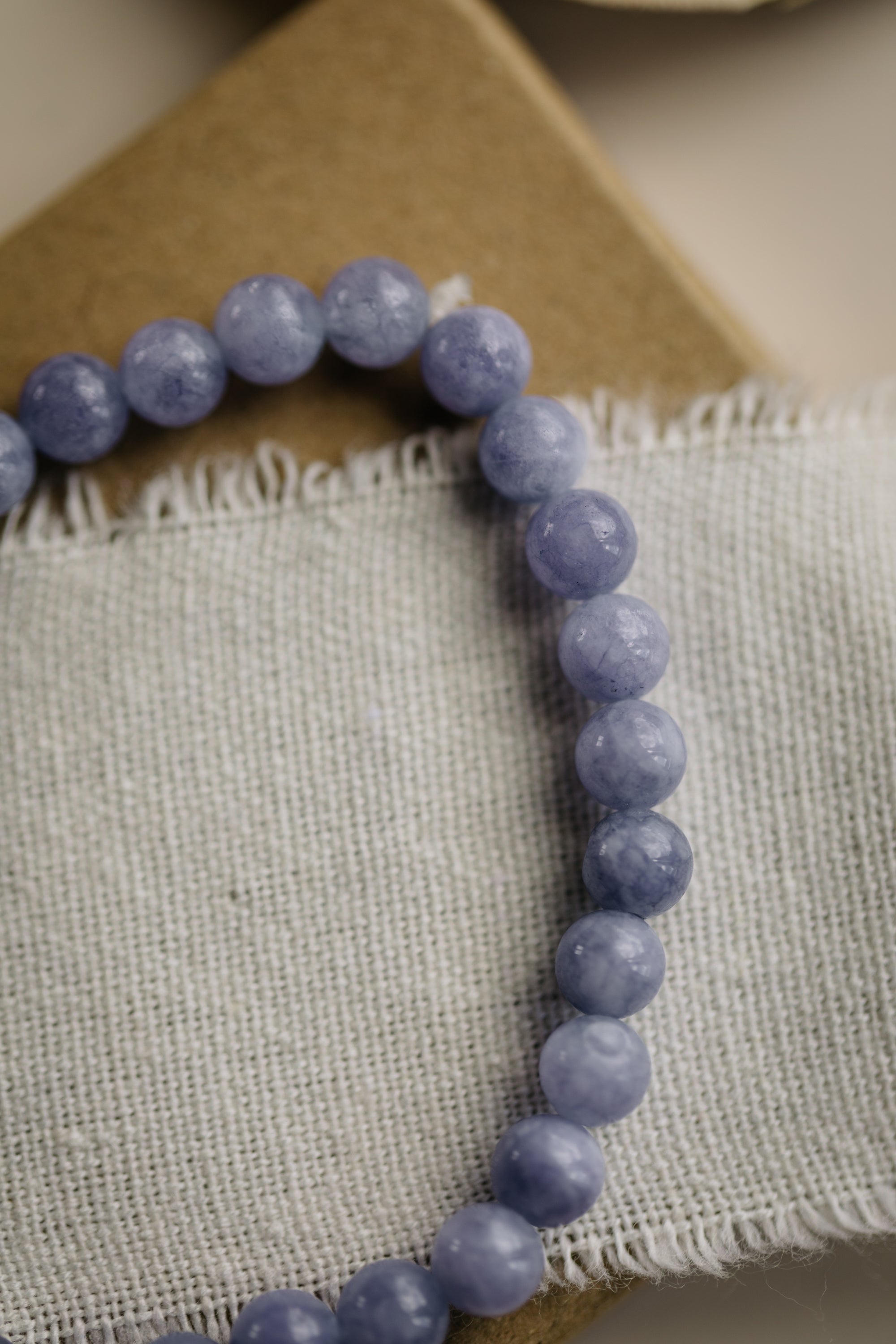 Armband mit lila Aquamarin Edelstein Perlen