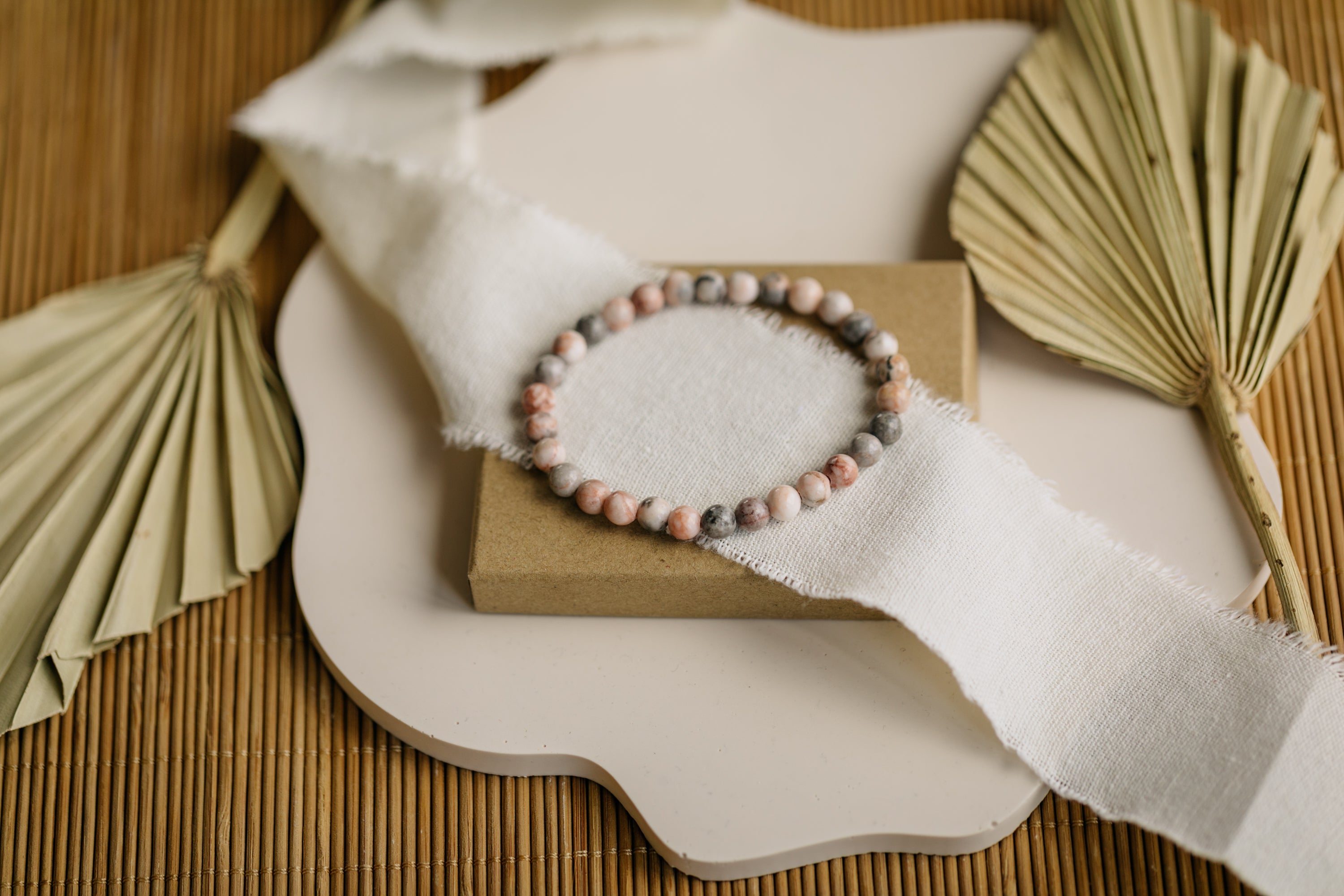 Armband mit rosa grauen Achat Edelstein Perlen (6mm)