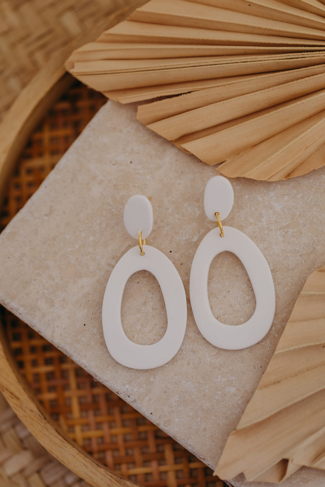 FLORA - große weiße ovale Polymer Ton Ohrringe