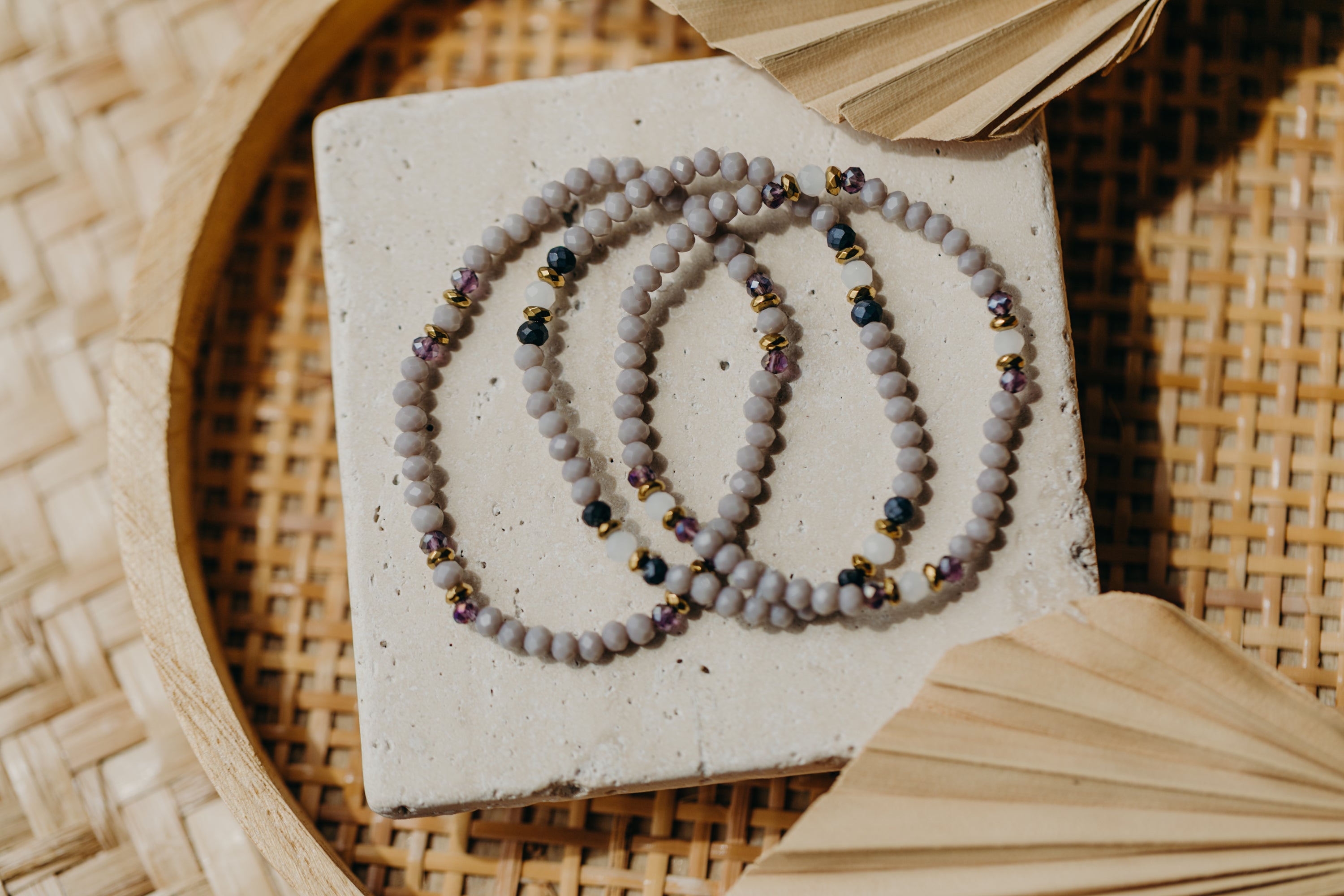two-tone glass bead bracelet blue & cream
