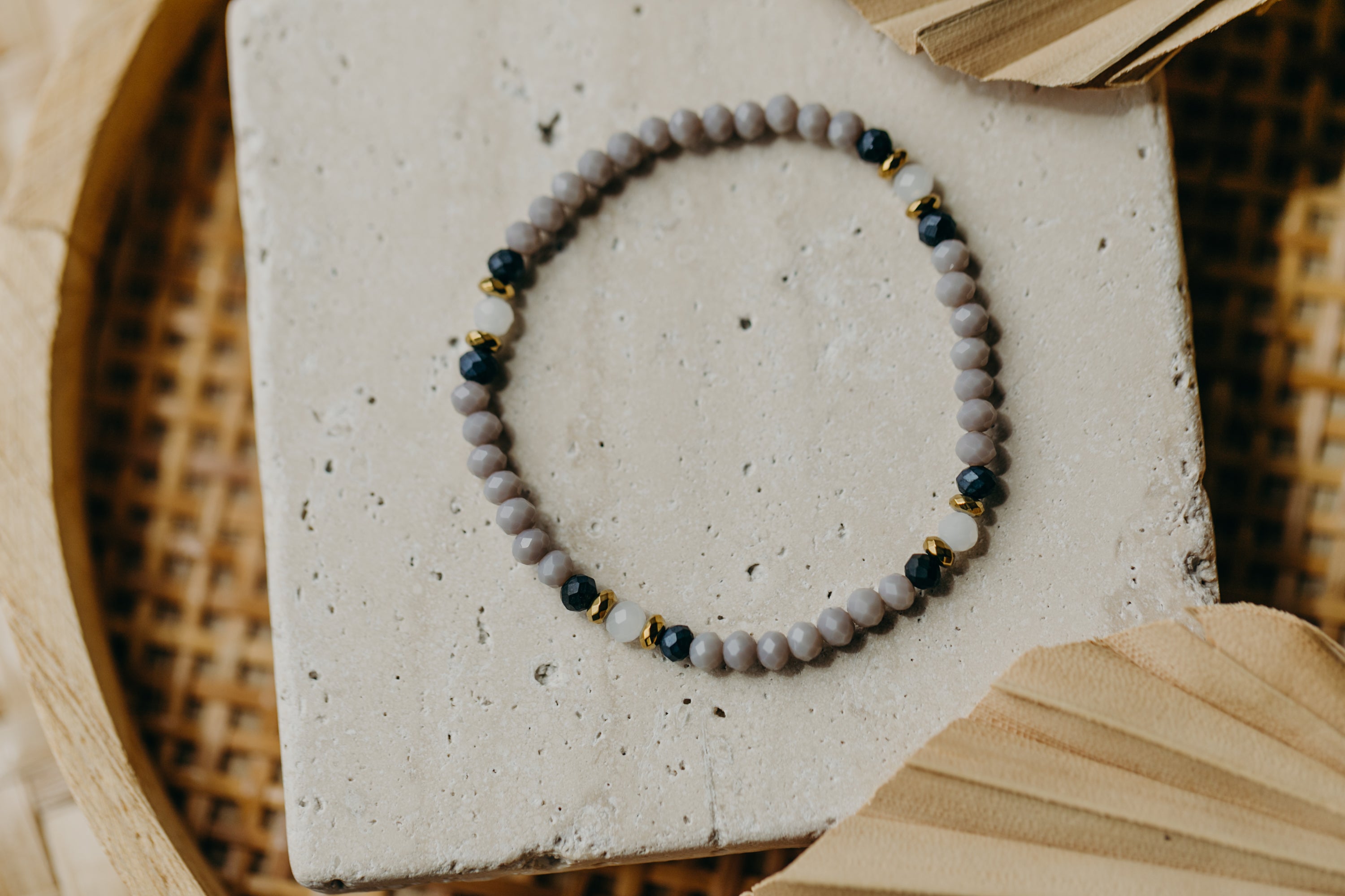 two-tone glass bead bracelet blue & cream