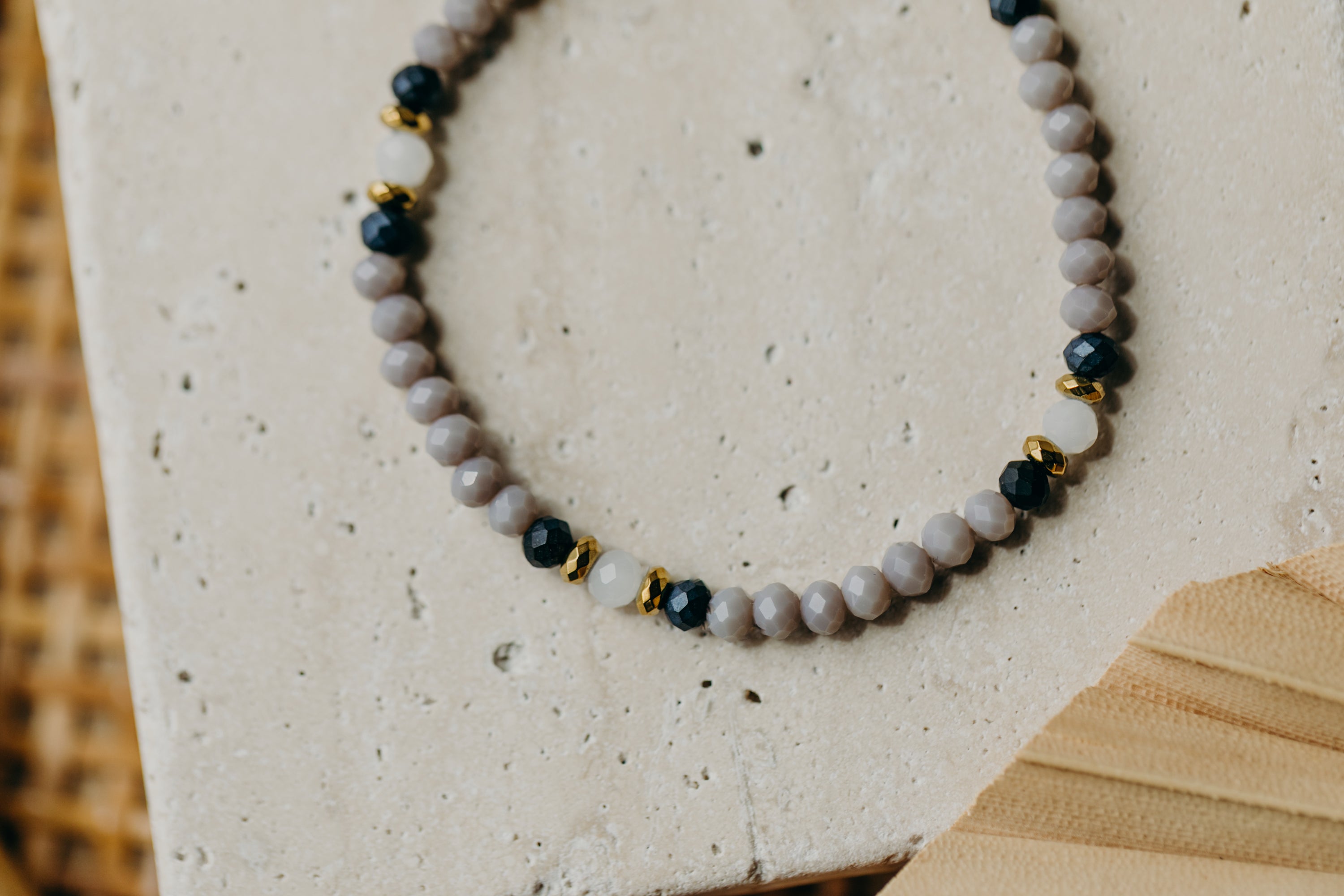 two-tone glass bead bracelet blue & cream