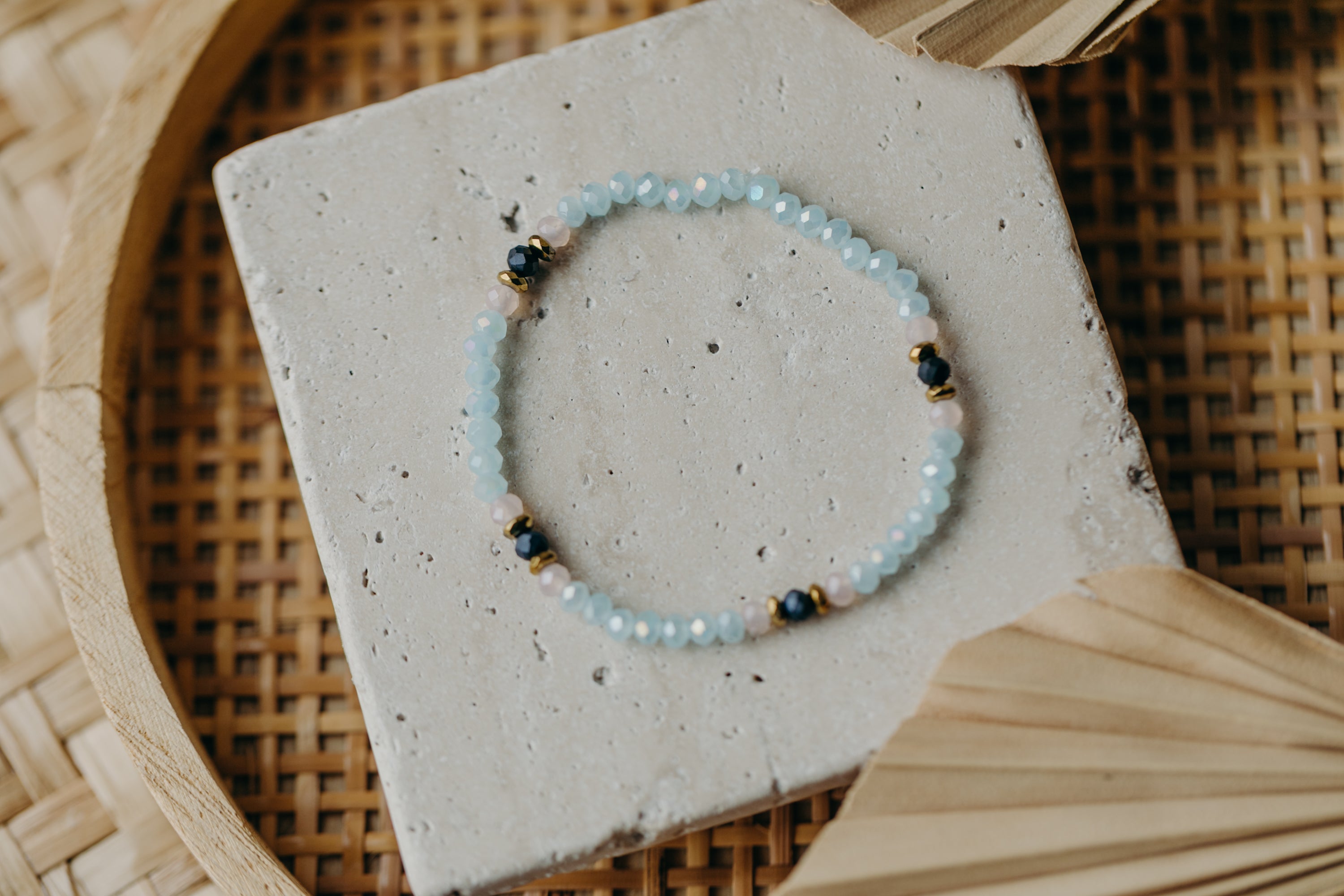 two-tone glass bead bracelet blue & cream
