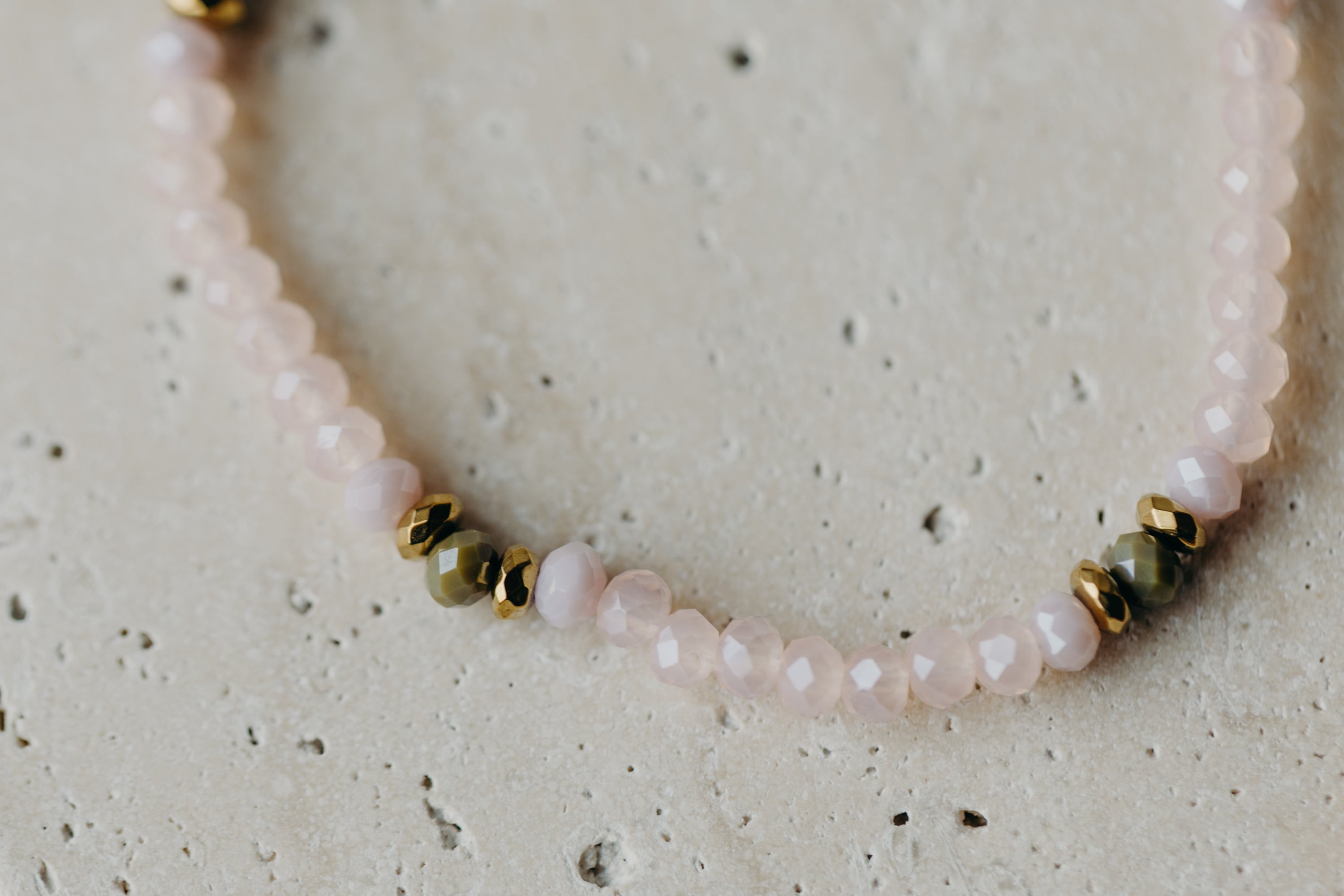 two-tone glass bead bracelet blue & cream