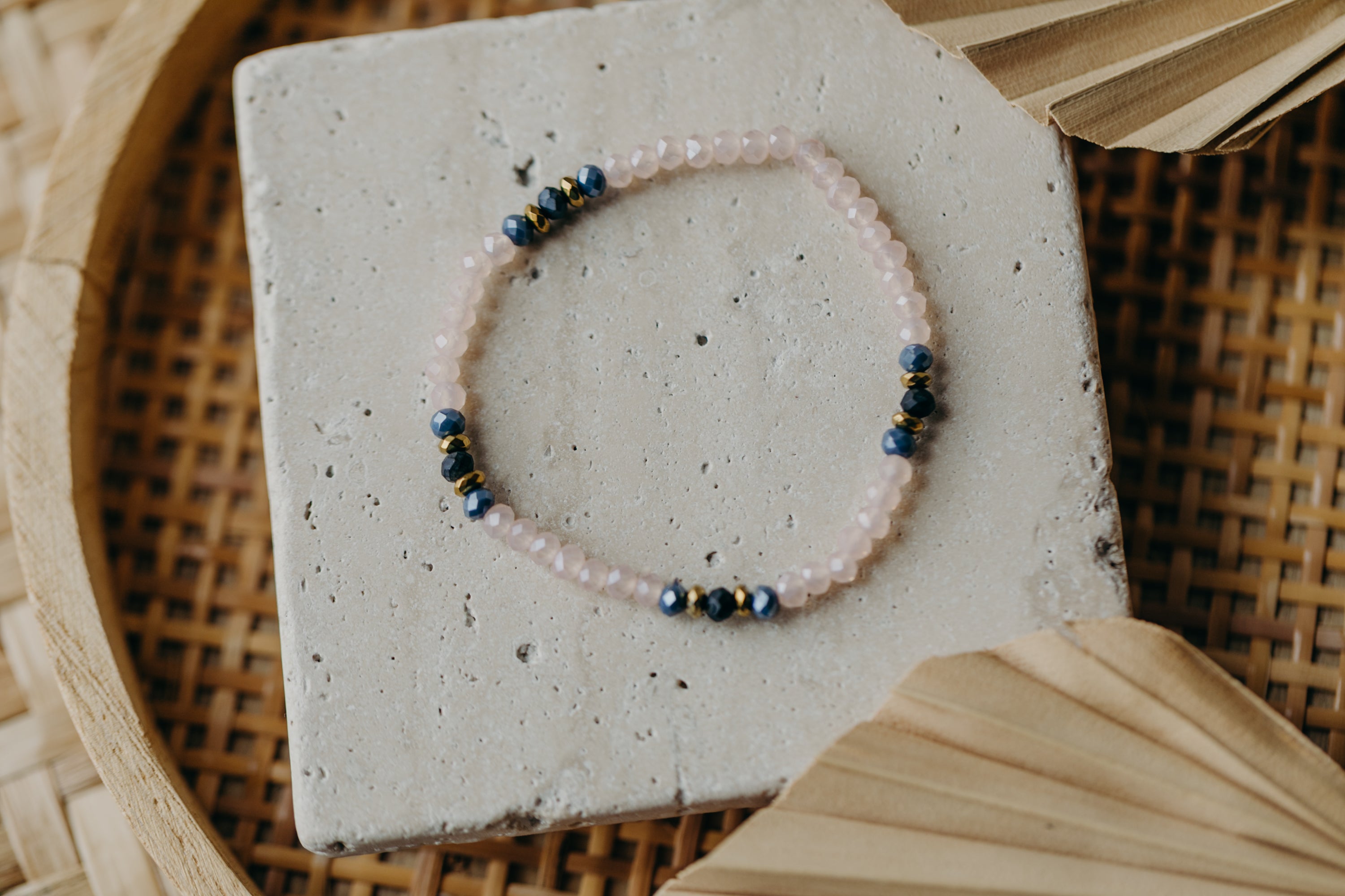 two-tone glass bead bracelet blue & cream